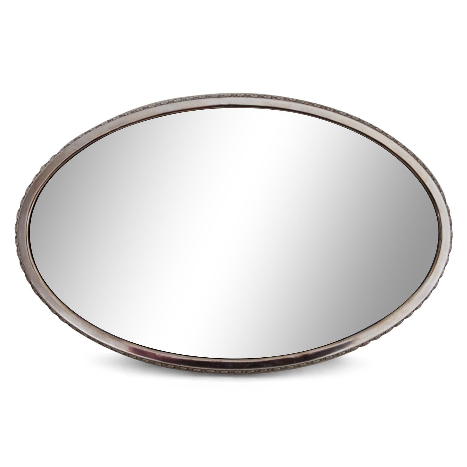 Oval tablet by Ivan Semenowitsch Gubkin with a mirrored surface in a profiled silver frame with laurel-wreath décor. Stamped on the rim.