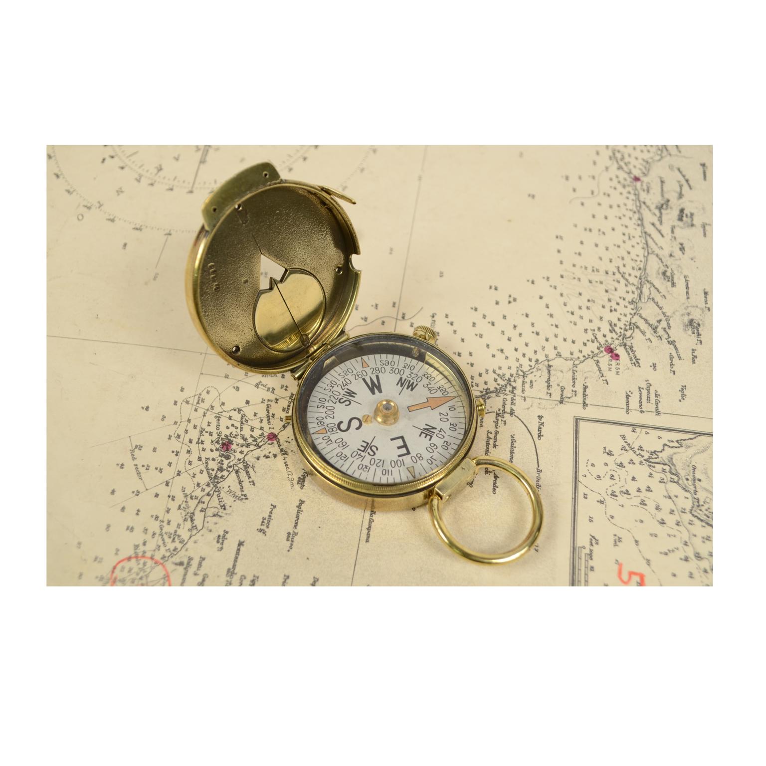 Rare magnetic nautical survey compass, brass, Cruchon & Emons Berne Swiss n. n. 54826 made in 1915 for U.S. Engineer Corps. This is a small compass, diameter 5.3 cm - 2 inches, height 1.8 cm - 0.7 inches. It is equipped with a sighting system with