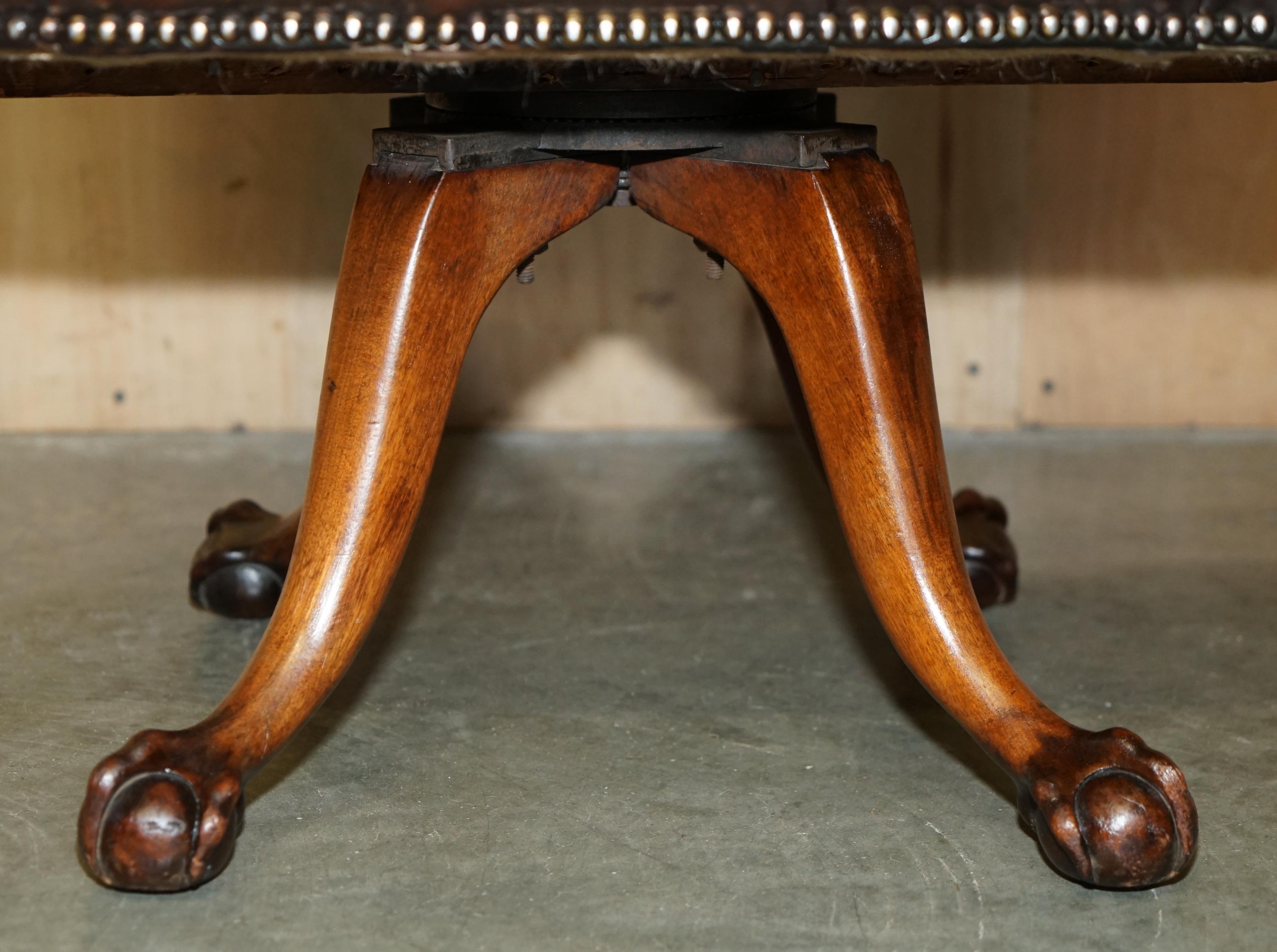 ÜBERLEBENDER DES DEUTSCHEN LUFTANGRIFFS VON 1940 RESTORIERTEN ViCTORIANISCHEN CHESTERFIELD KAPITÄNSSTUHL im Angebot 3