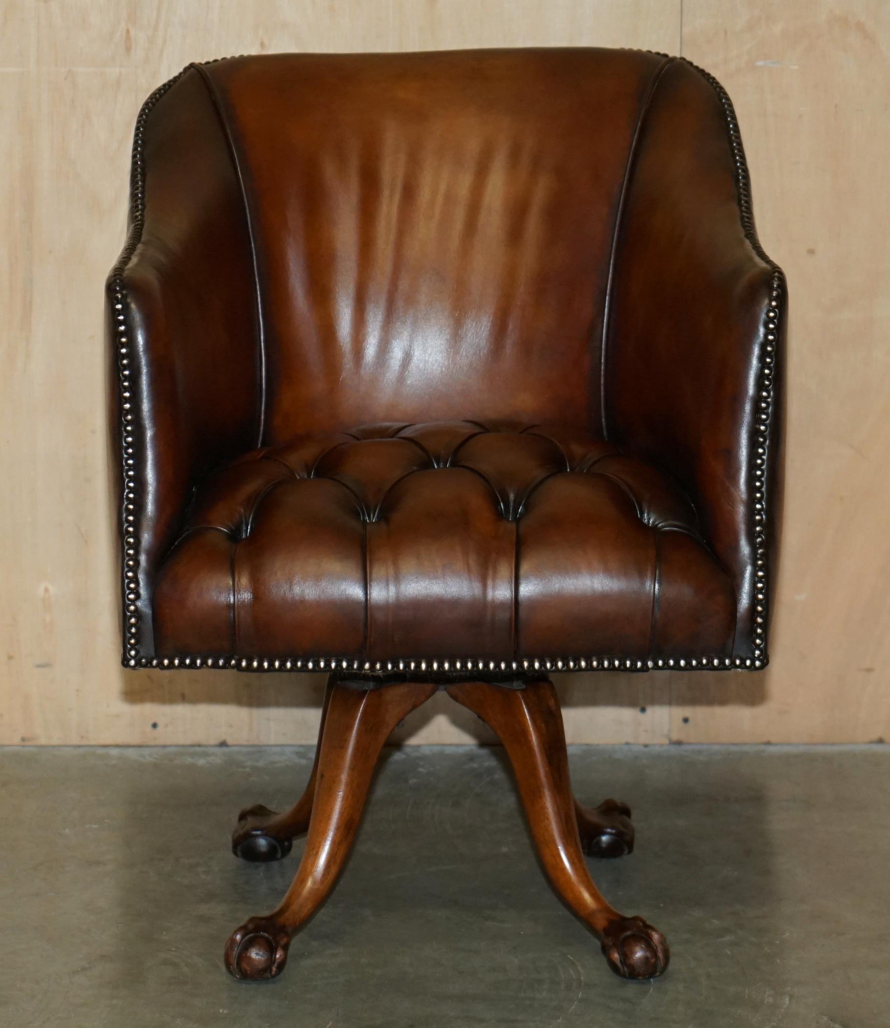 ÜBERLEBENDER DES DEUTSCHEN LUFTANGRIFFS VON 1940 RESTORIERTEN ViCTORIANISCHEN CHESTERFIELD KAPITÄNSSTUHL (Handgefertigt) im Angebot