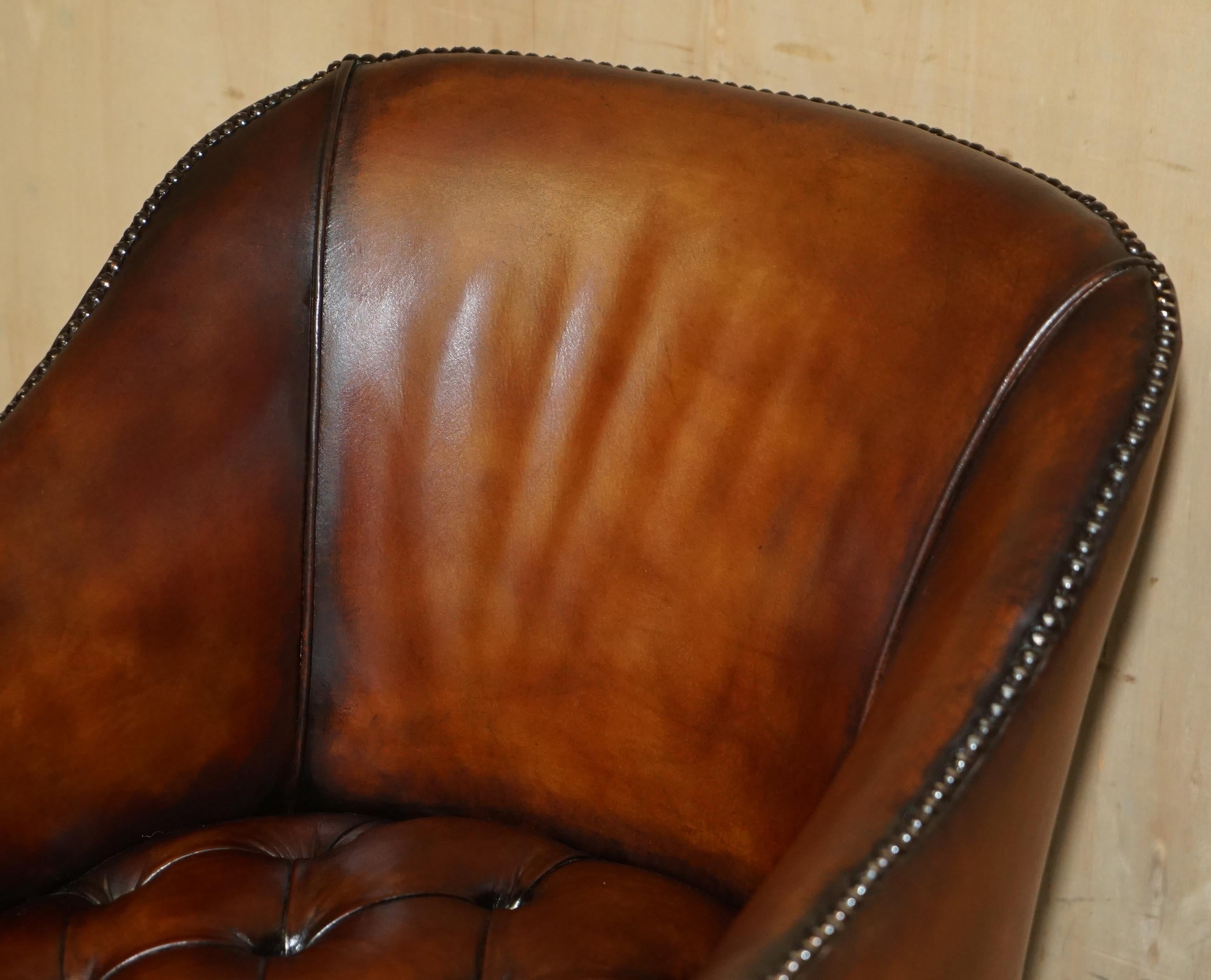 ÜBERLEBENDER DES DEUTSCHEN LUFTANGRIFFS VON 1940 RESTORIERTEN ViCTORIANISCHEN CHESTERFIELD KAPITÄNSSTUHL im Zustand „Gut“ im Angebot in West Sussex, Pulborough