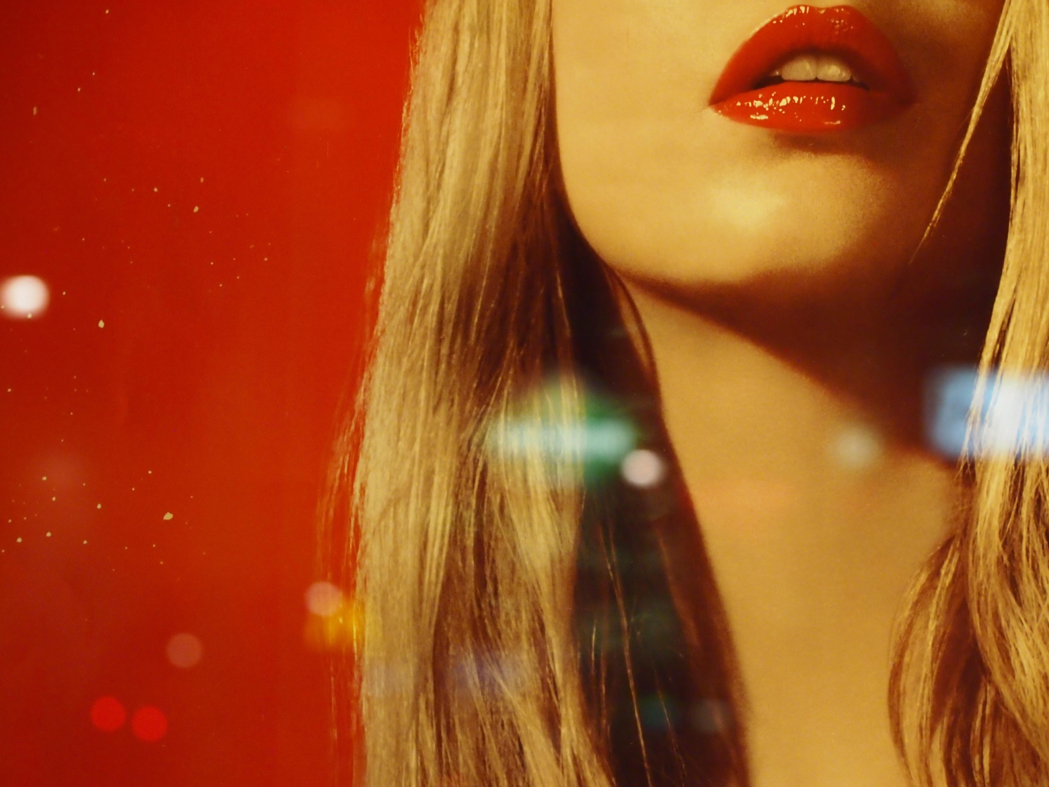 Color Photograph Susan Aurinko - rouge, Berlin