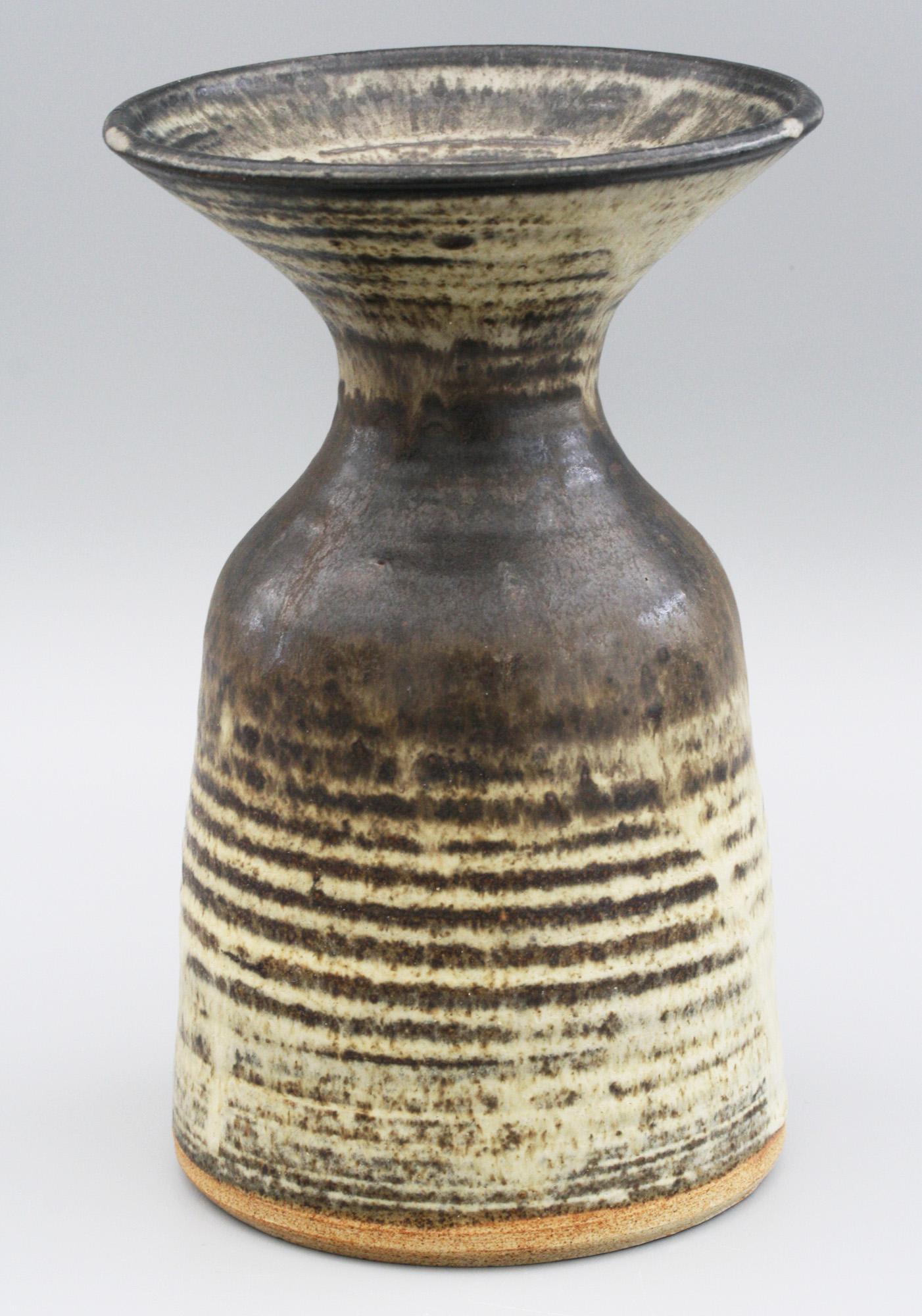Susan Bennett, englisch glasierte, gedrehte Studio Pottery-Vase (Steingut) im Angebot