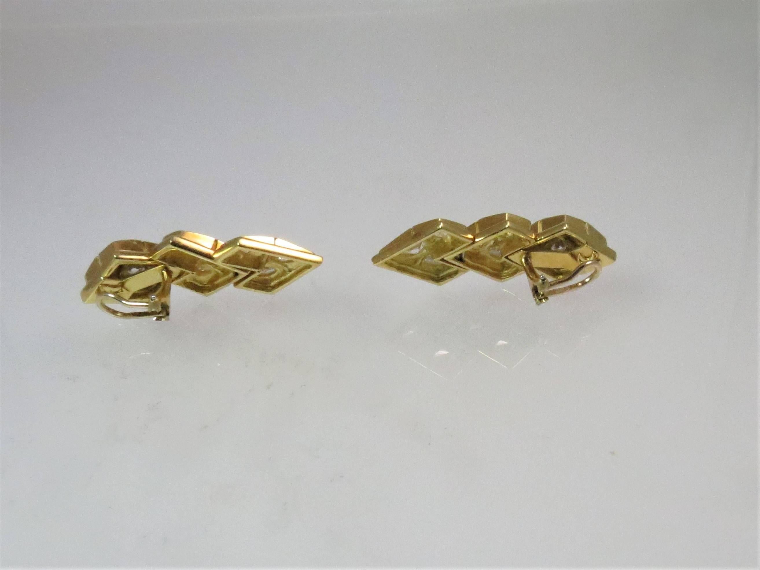 Contemporary Susan Berman 18 Karat Yellow Gold Flexible Pear Shape Diamond Drop Earrings For Sale