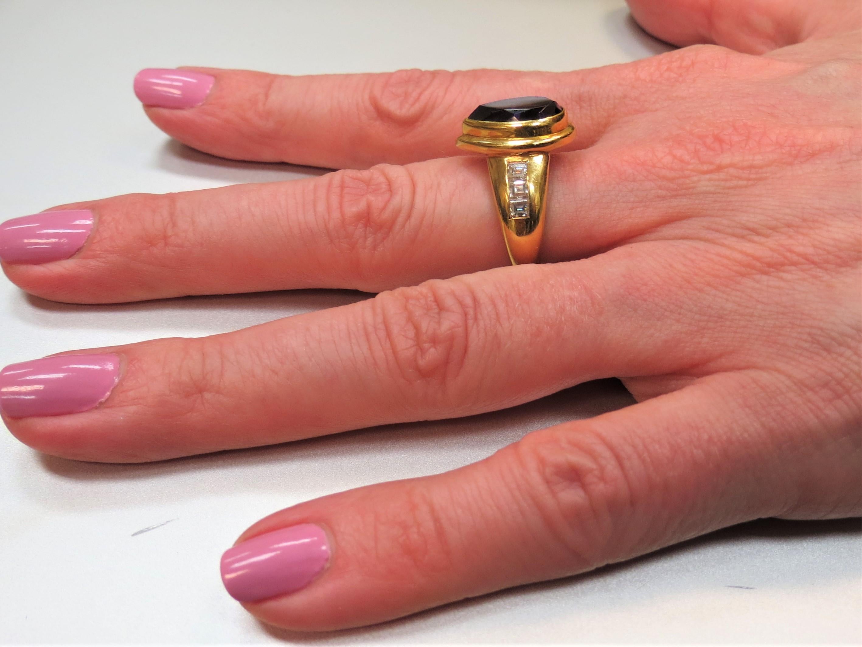 Contemporain Susan Berman Bague en or jaune 18 carats sertie d'une améthyste en forme de poire et de diamants en vente