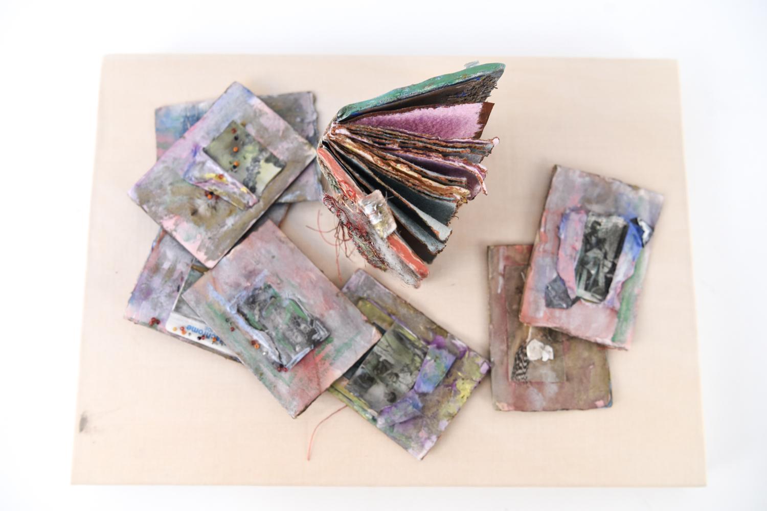 Susan Bland, „Scrapbook #1“, Original-Kunstkomposition in Vitrine, 1986 im Angebot 6