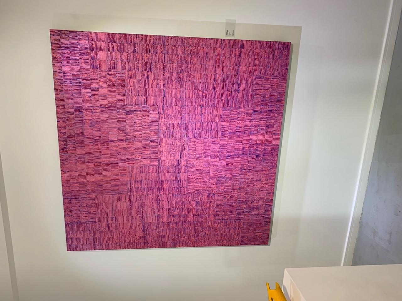 How Stone Speaks, grande dipinto a olio astratto contemporaneo di Sue Bleakley - Abstract Painting Rosa di Susan Bleakley