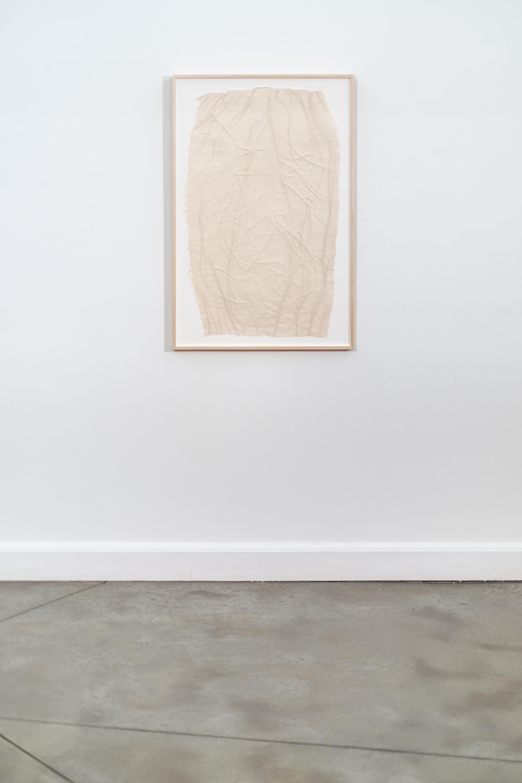 Pergamentserie XXXlV – abstrakter, geprägter, Monodruck auf Pergamentpapier (Zeitgenössisch), Art, von Susan Collett