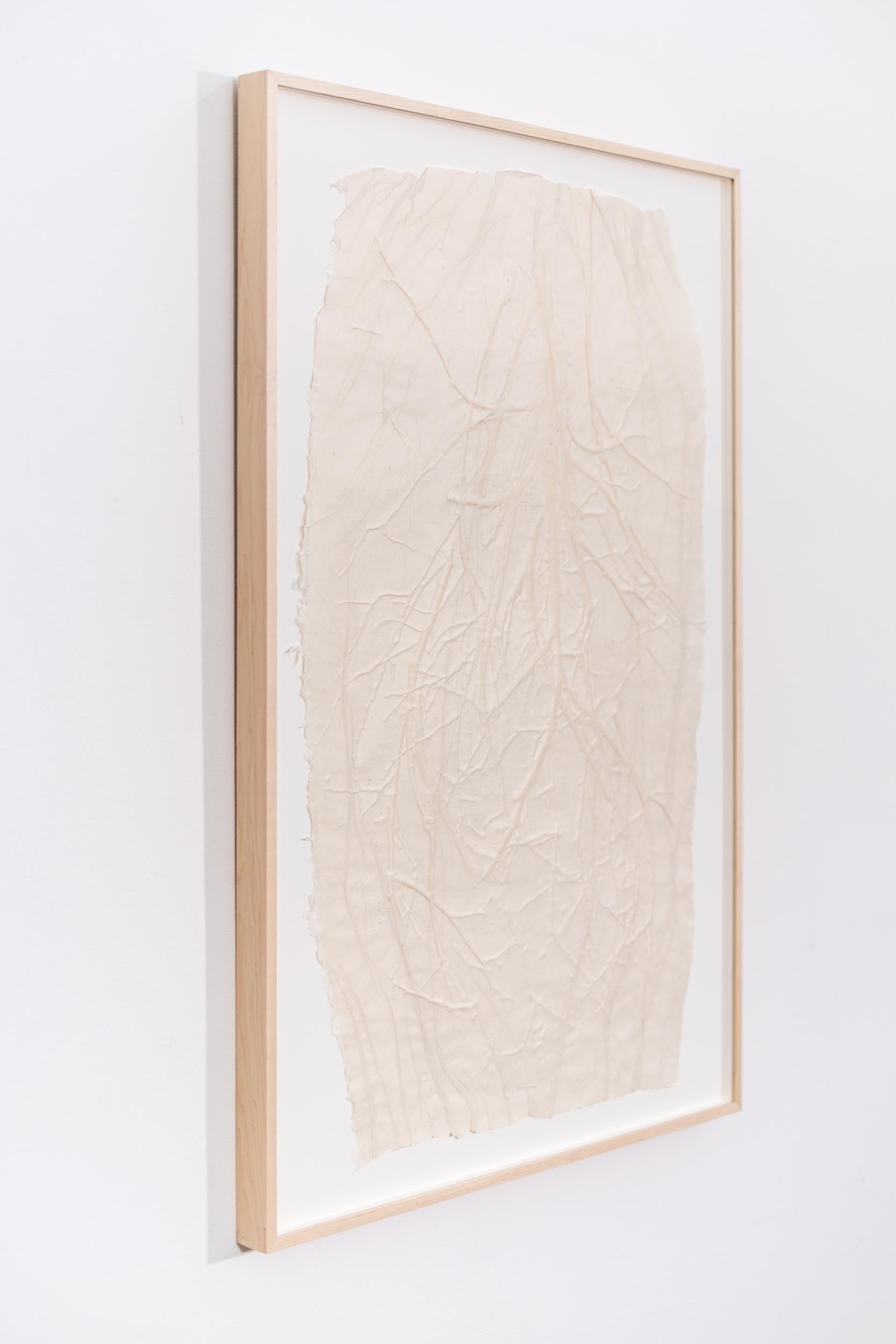 Serie Pergamino XXXlV - abstracto, en relieve, monocopia sobre papel pergamino - Print Contemporáneo de Susan Collett