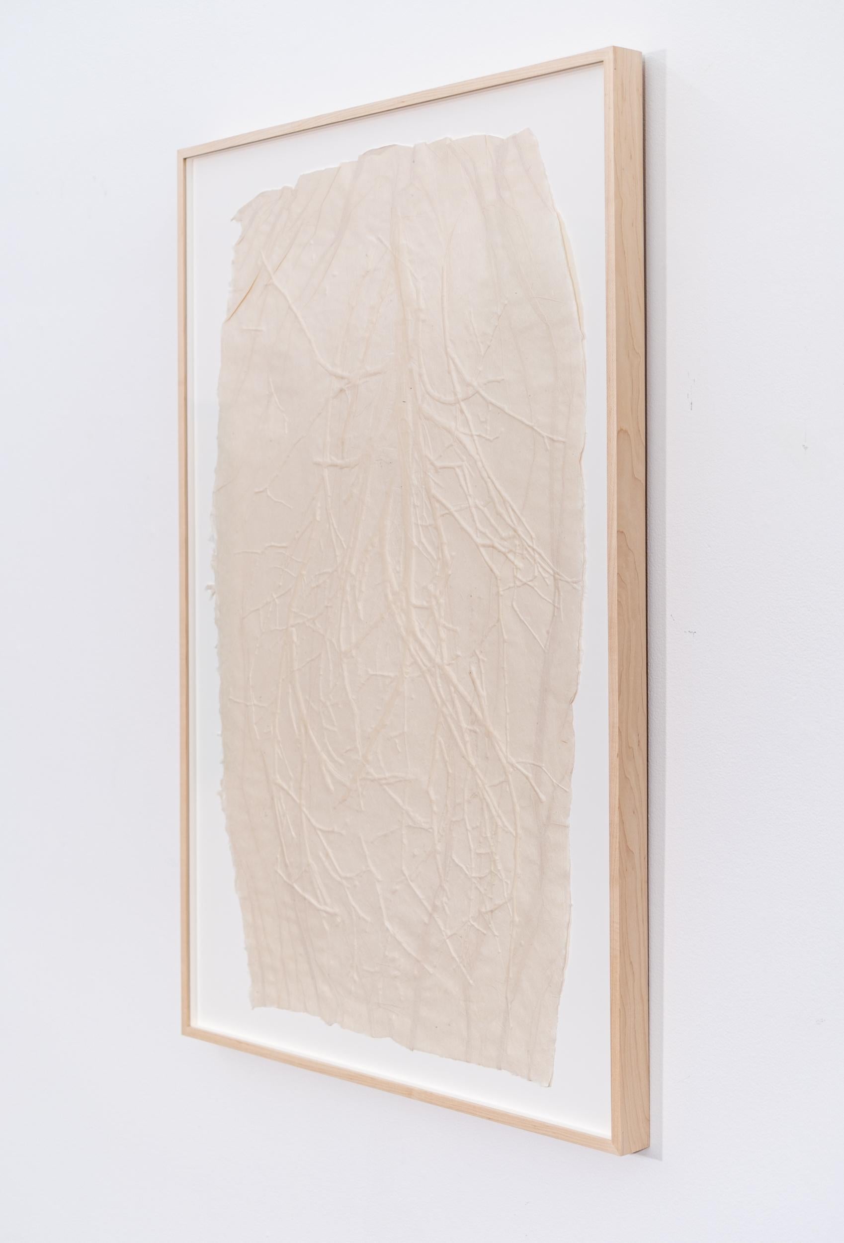 Serie Pergamino XXXlV - abstracto, en relieve, monocopia sobre papel pergamino - Abstract Print Beige de Susan Collett