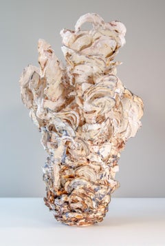 Laurel II - sculpté à la main, crème, corail, dynamique, faïence, céramique