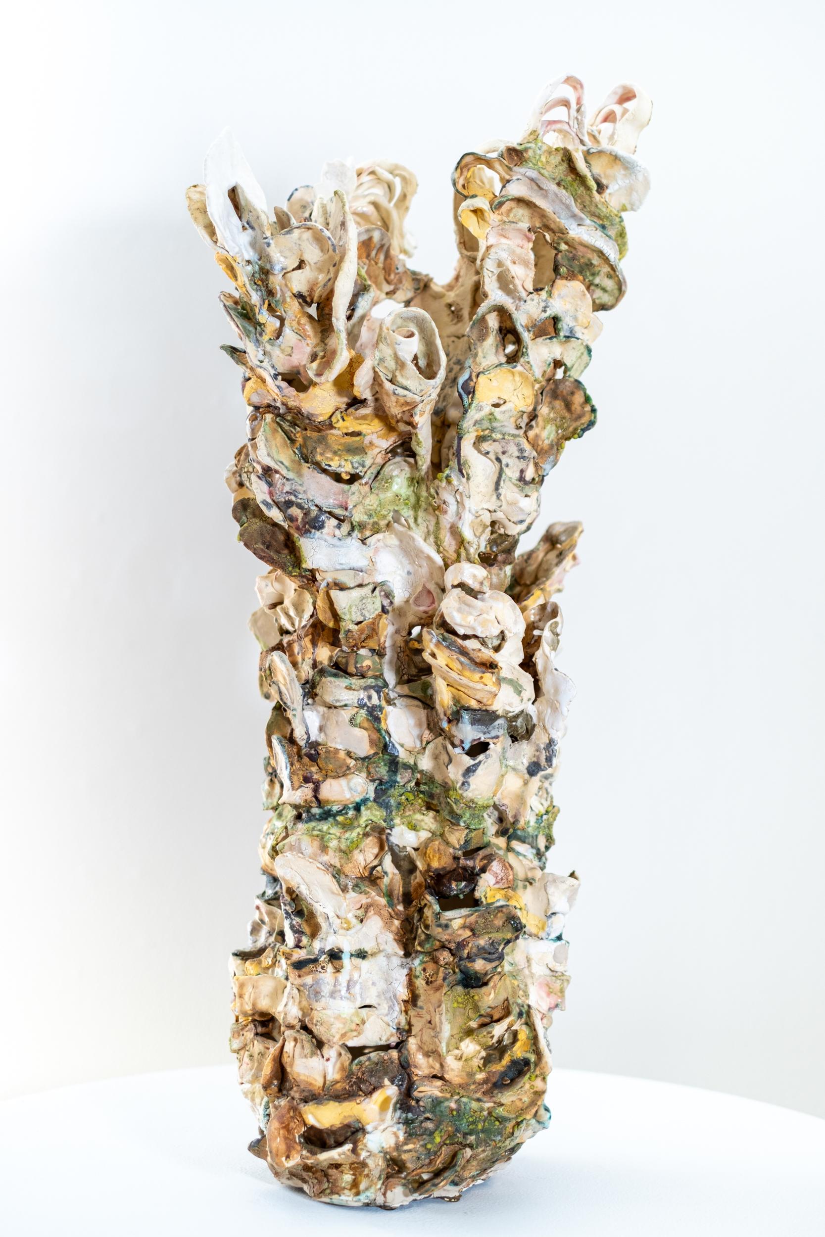 Traverse - scultura contemporanea, astratta, scolpita a mano, da tavolo in ceramica in vendita 1