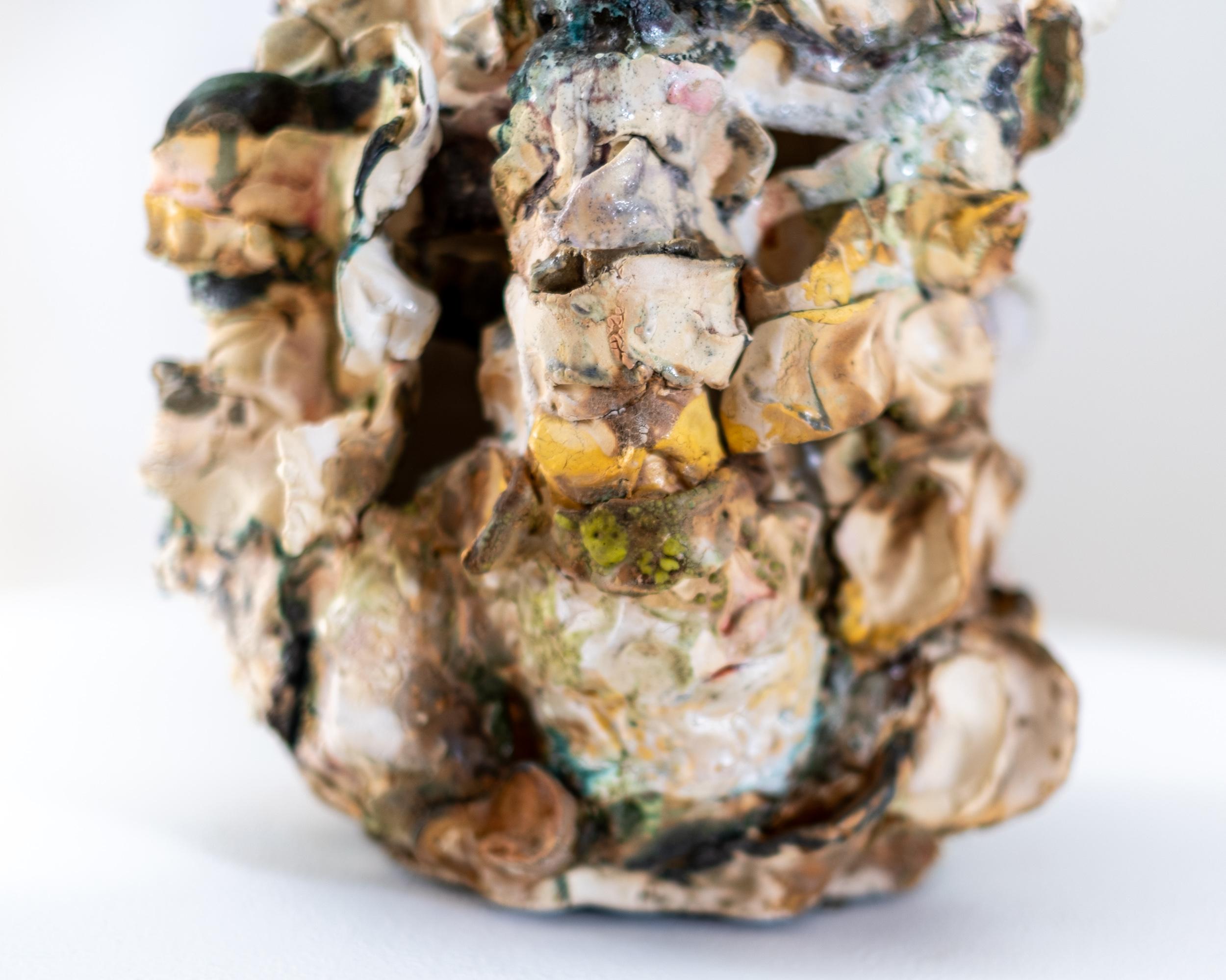 Traverse - scultura contemporanea, astratta, scolpita a mano, da tavolo in ceramica in vendita 3