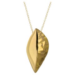 Susan Crow Studio Leaf Pendant With Chain In Certified FAIRMINED Yellow Gold