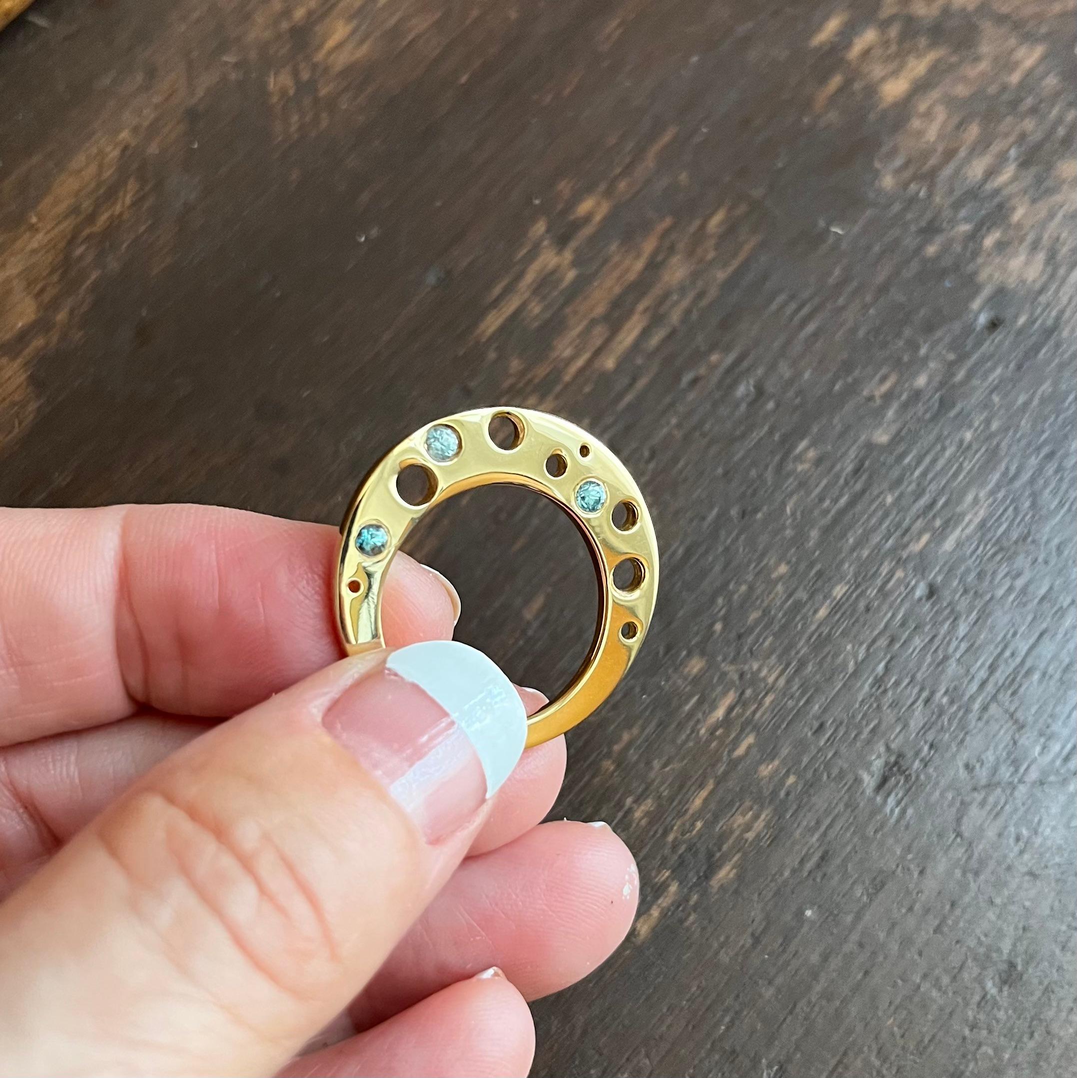 Contemporary Susan Crow Studio Circle Flat Ring With Aquamarines In Yellow Gold  For Sale