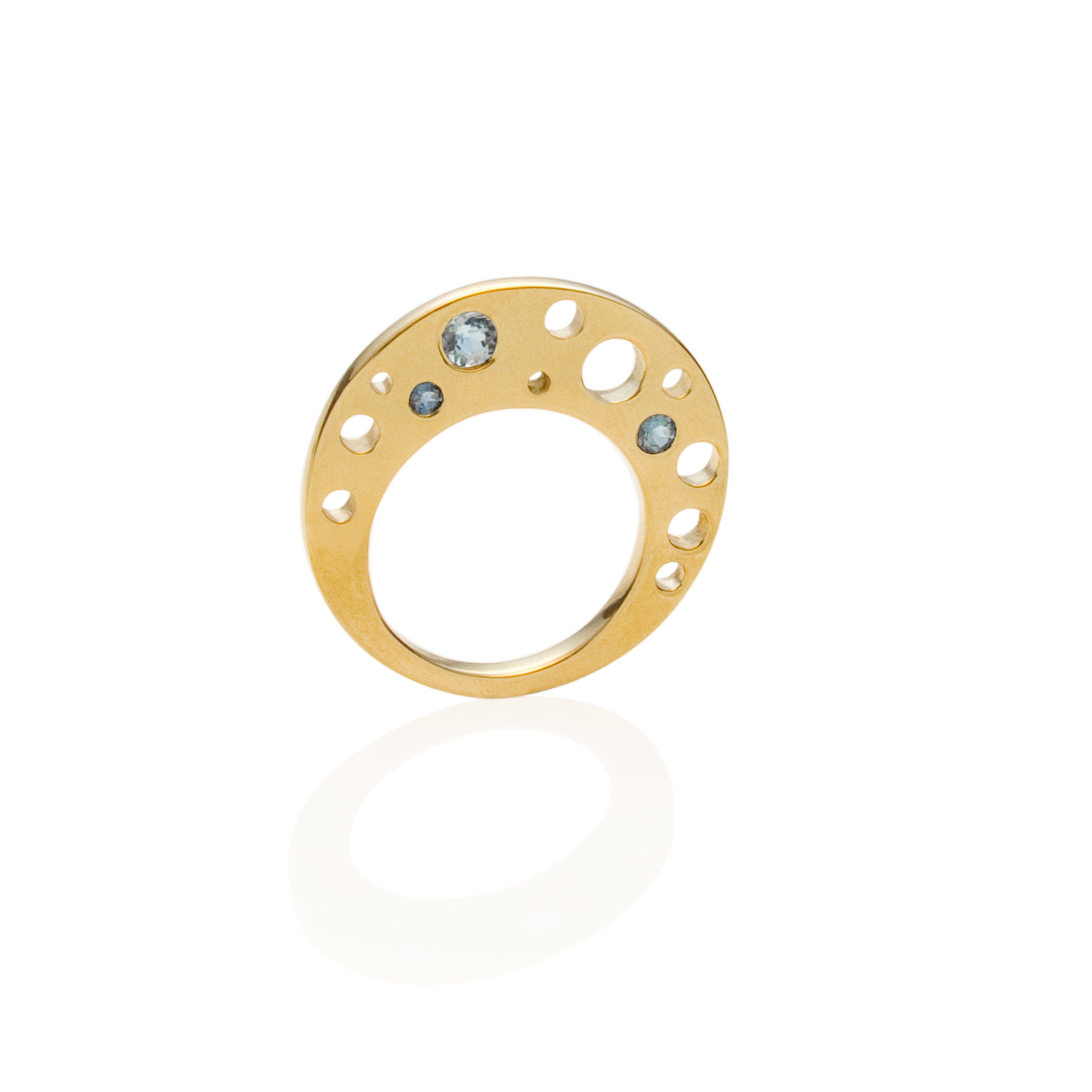 Hello Circle Flat Ring – you were designed to be different - and to help us appreciate what is important in life, simplicity and the beauty of life itself.    

Based on our unadulterated love for design, minimalism and luxury. Plus, the Circle Ring
