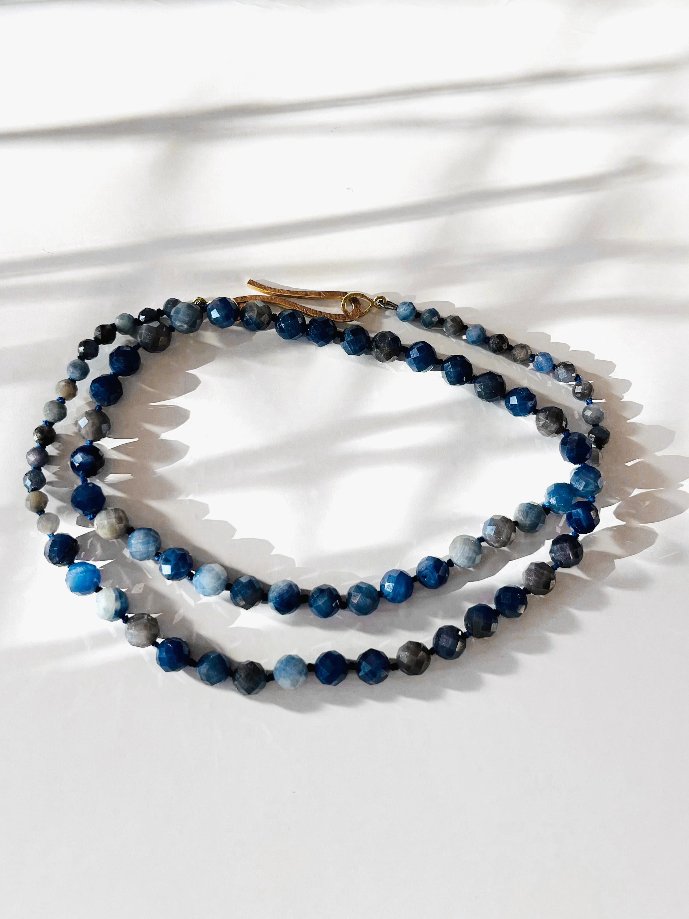 Women's or Men's Susan Crow Studio Faceted Sapphire Beads, Silk and Yellow Gold Necklace For Sale
