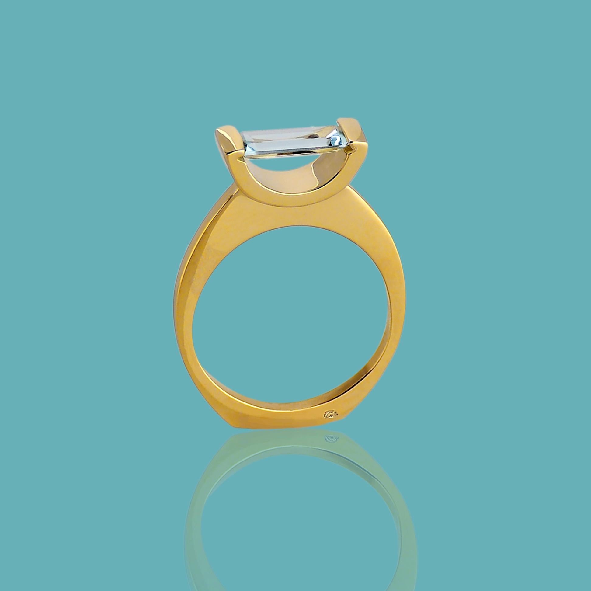 Contemporary Susan Crow Studio Fairmined Gold and Aquamarine Sliver of Water Ring For Sale
