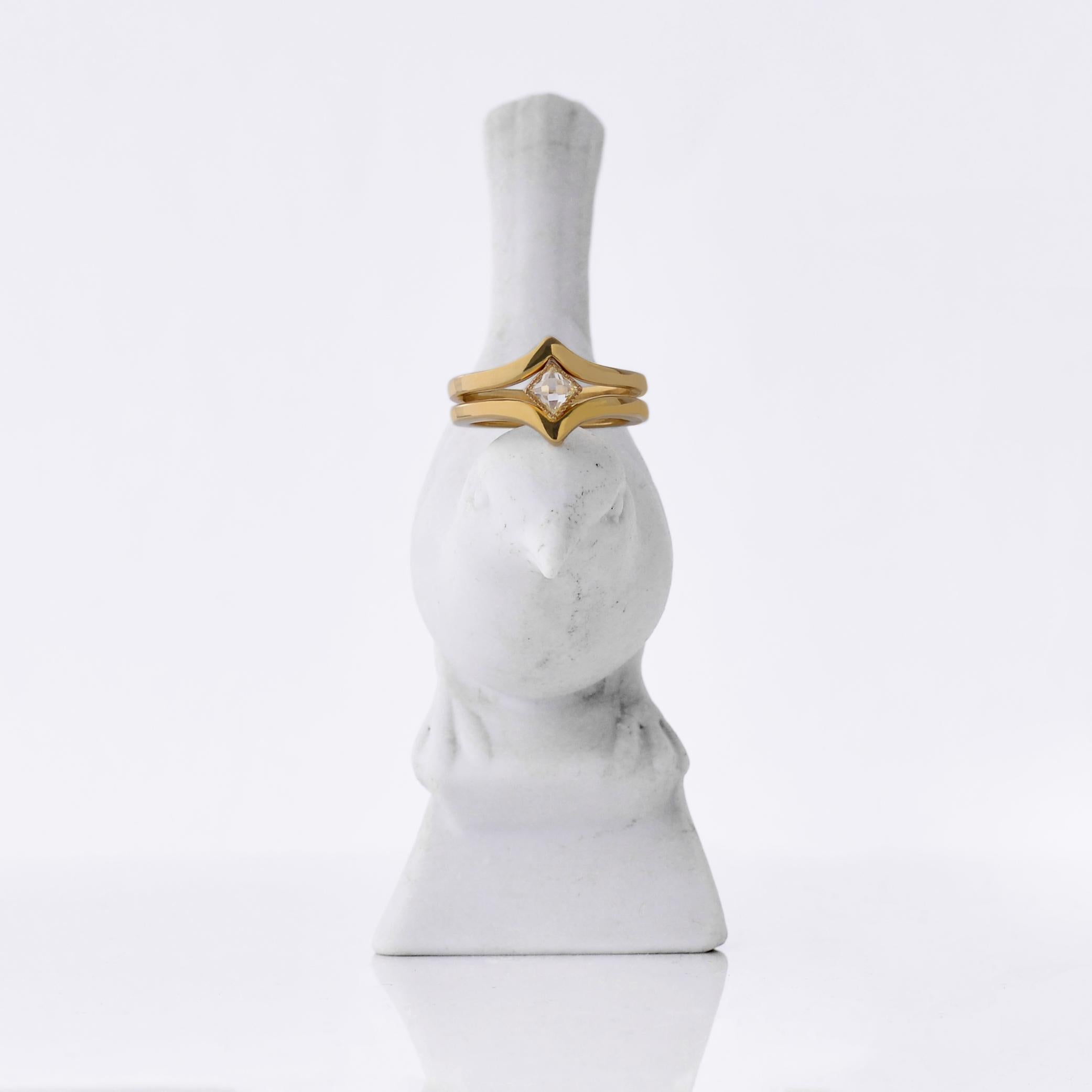 Susan Crow Studio Fairmined Lily Siege-Ring aus Gold mit Lilienmuster (Zeitgenössisch) im Angebot