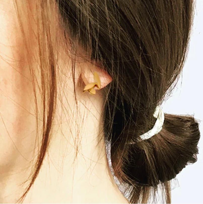 Contemporary Susan Crow Studio FAIRMINED Gold Petal Post Earrings For Sale