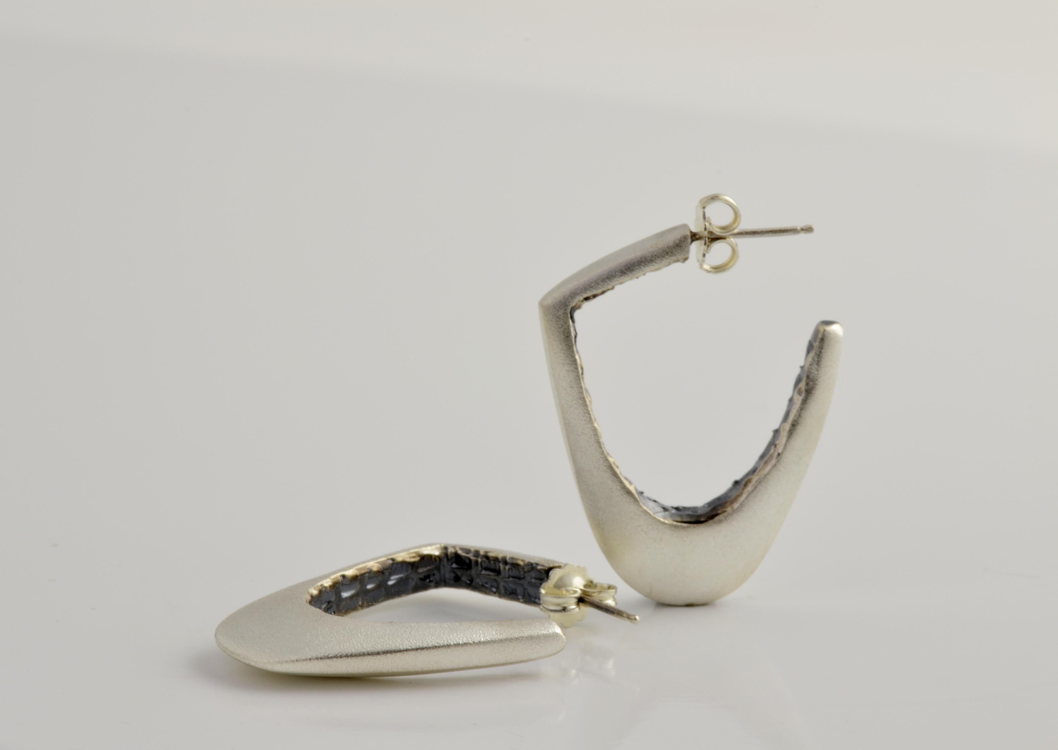 Modern Susan Crow Studio Sterling Silver Mid-Century Inspired Hoop Earrings with Posts For Sale