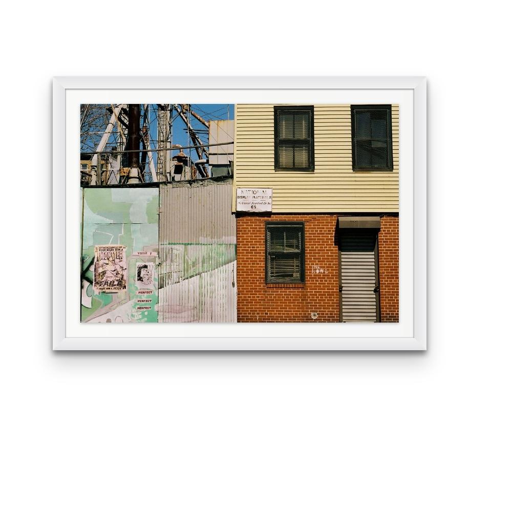 Williamsburg 1- Collage Urban Photographic Print auf Papier im Angebot 1