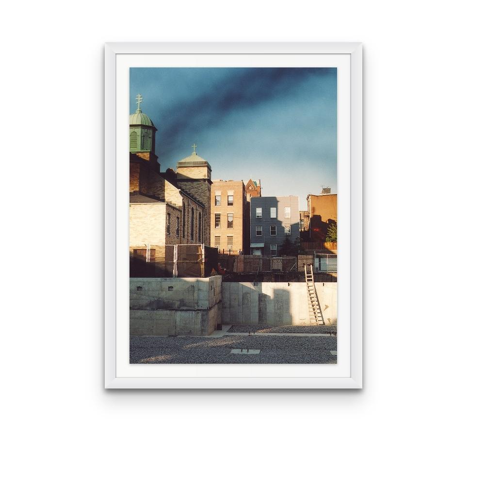Williamsburg 12 tirages photographiques de paysage urbain sur papier de couleur froide - Gris Color Photograph par Susan Daboll