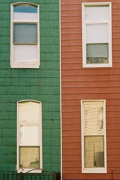 Williamsburg 9- Bunte Mohnblumenfenster-Fotografie auf Papier