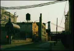 Williamsburg 19 - Zeitgenössische urbane Farbfotografie - Archivalischer Digitaldruck 