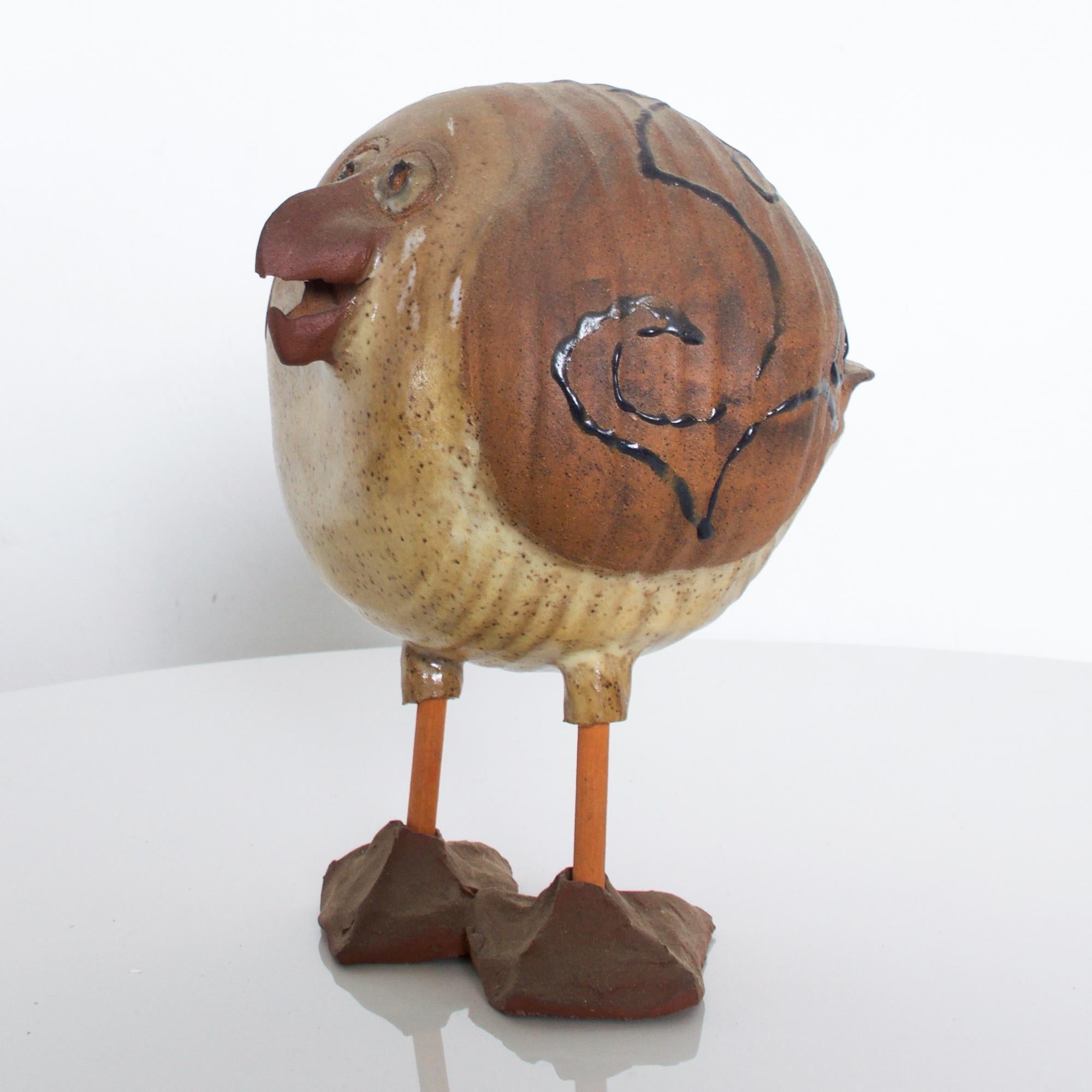 Susan Davis Studio art pottery whimsical plump bird seagull sculpture figurine signed on bottom
Adorable art wacky pottery bird with close set eyes.
Measures: 7.5