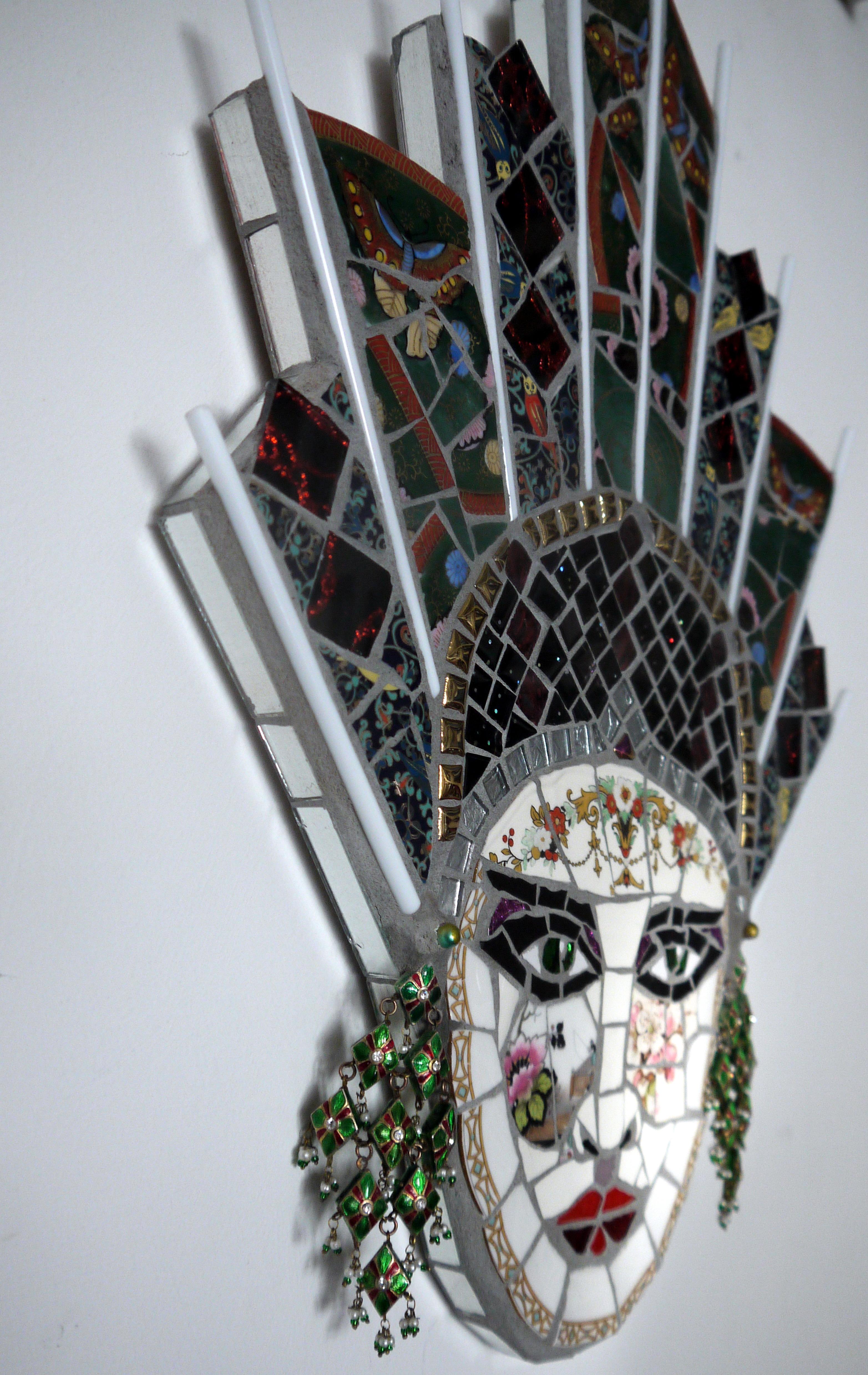 Paloma, mosaïque de céramique recyclée de l'artiste anglaise Susan Elliott en vente 1
