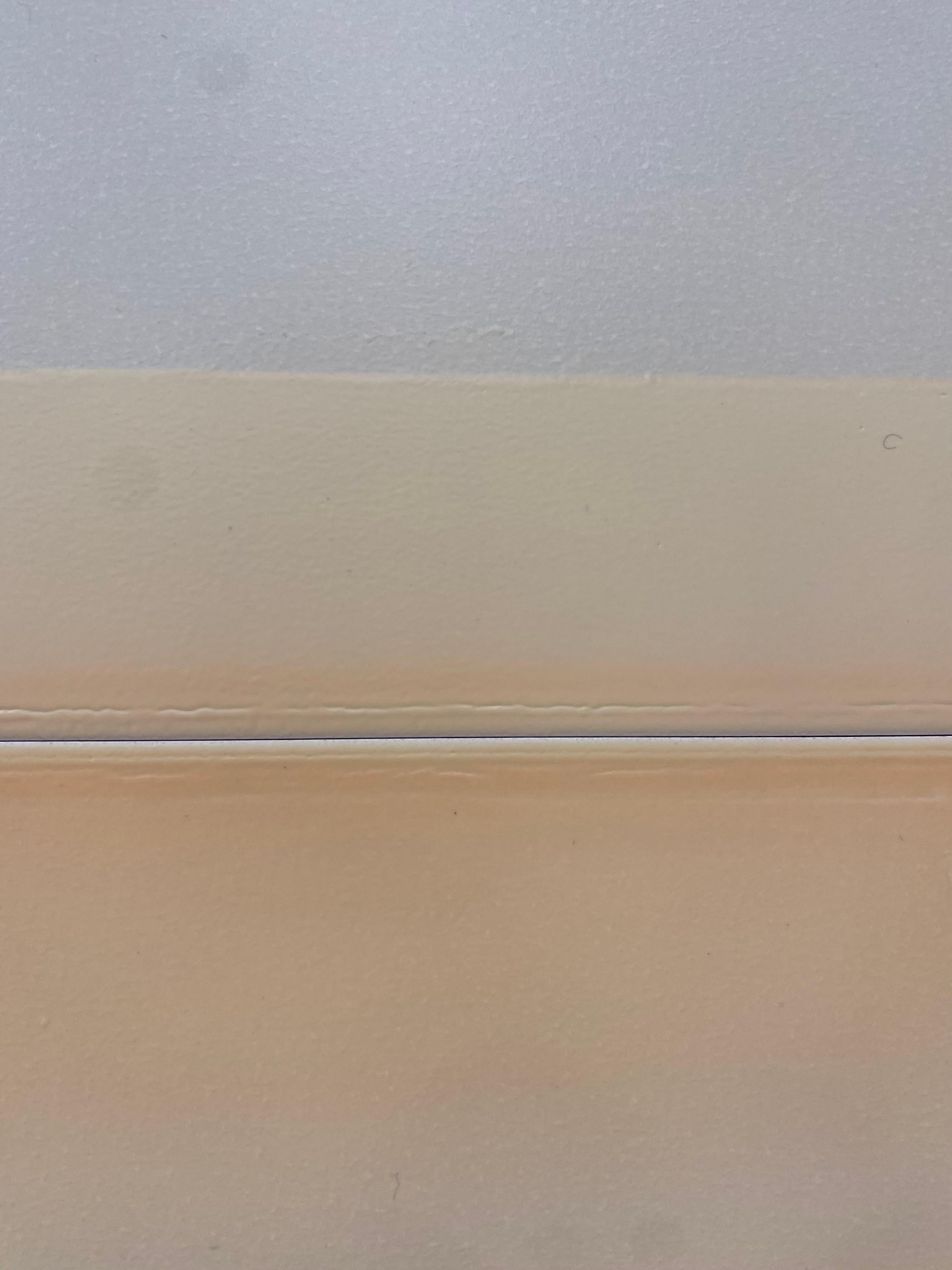 Aprile - Pittura astratta colata Avorio Neutro Grigio Blu Viola, 2023 in vendita 2