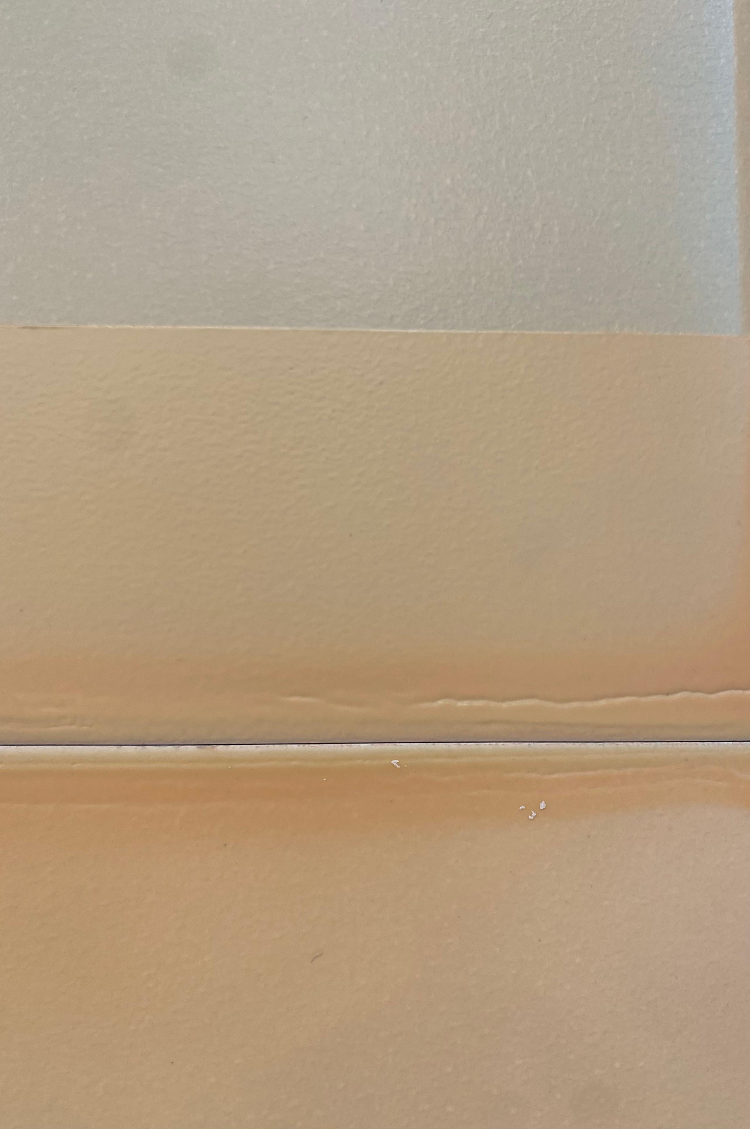 Aprile - Pittura astratta colata Avorio Neutro Grigio Blu Viola, 2023 in vendita 3
