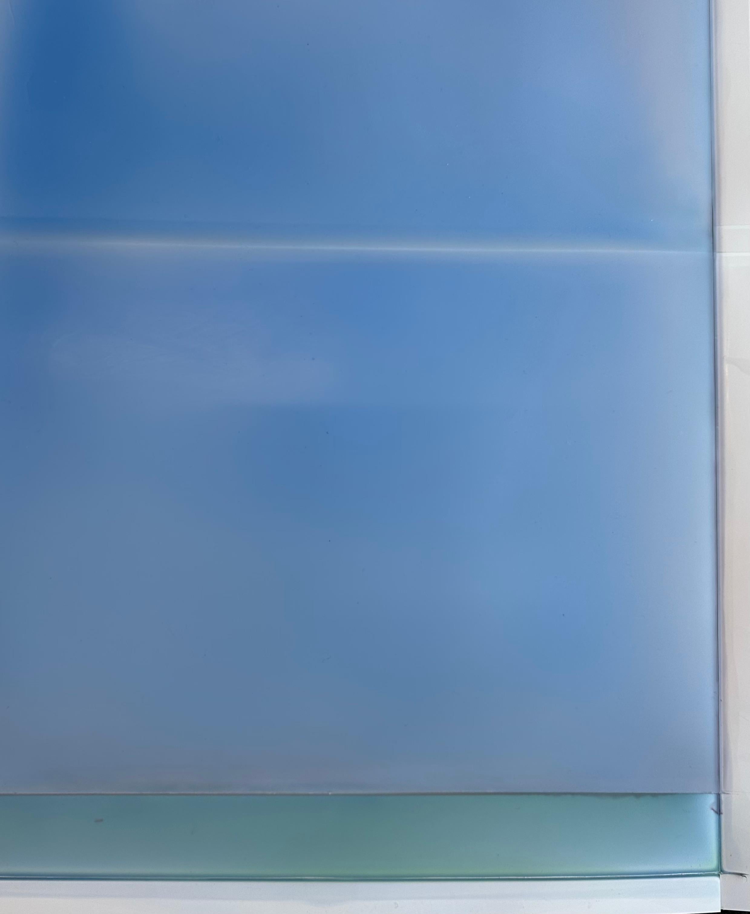 Pliegues en cascada Pie Aqua, Azul cielo, Verde menta, Polímero tintado, Papel Yupo - Painting Contemporáneo de Susan English
