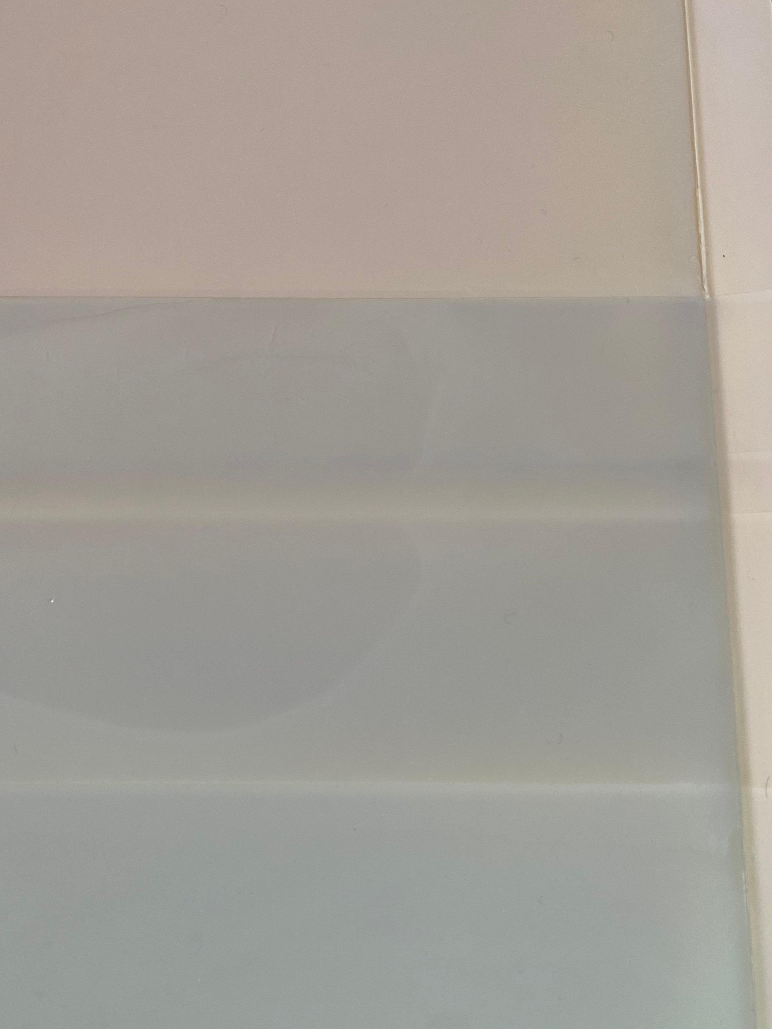 Pliegues En Cascada Con Pie De Página Seis - Pintura Al Marfil Sobre Papel Yupo, 2021 en venta 1