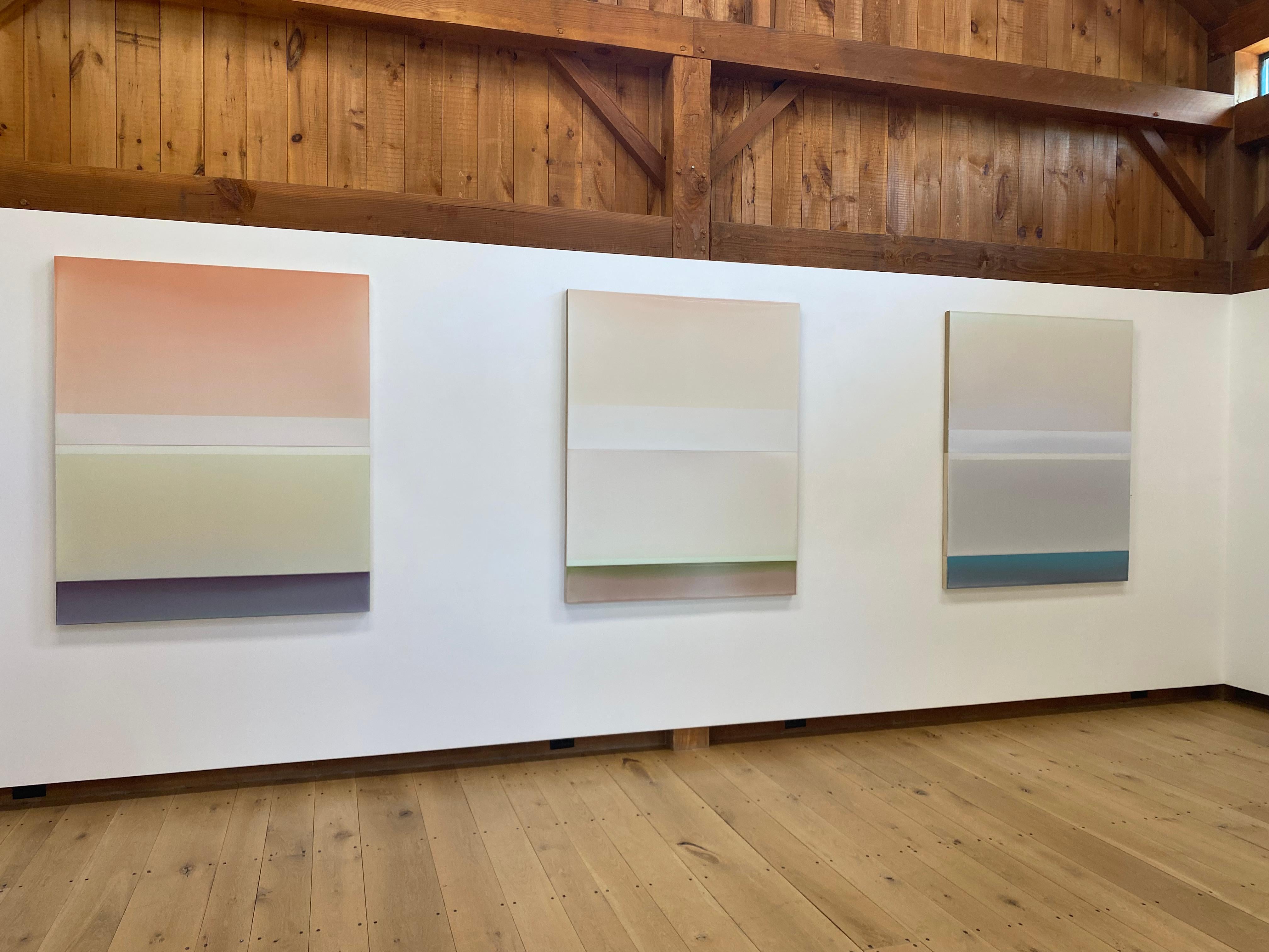 Joachims Dream - Pittura polimerica colorata, albicocca, giallo avorio, viola, 2022 - Abstract Painting Beige di Susan English