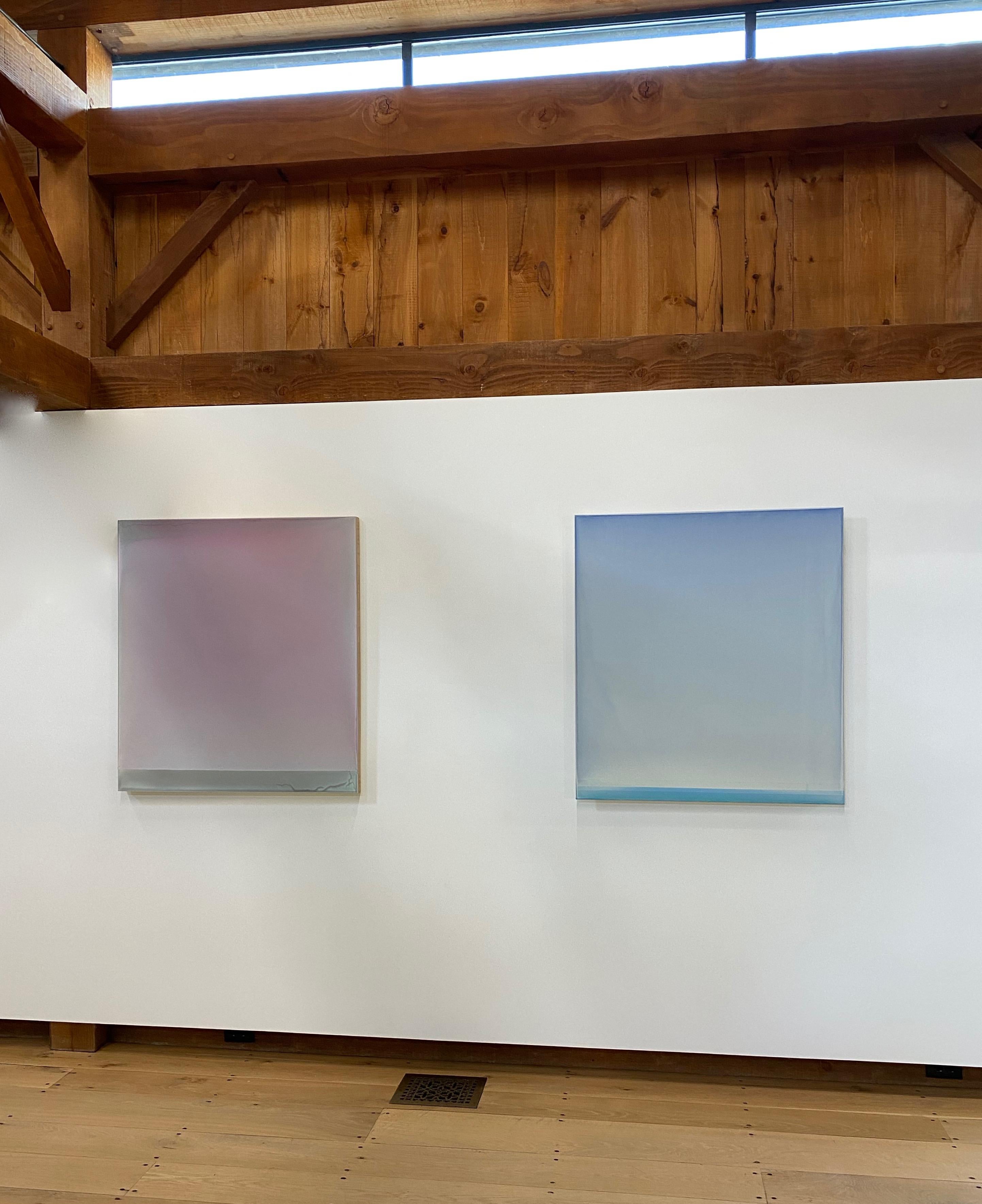 Outland 27, Pittura polimerica astratta colorata, rosa chiaro, rosa polveroso, salvia grigia - Painting di Susan English