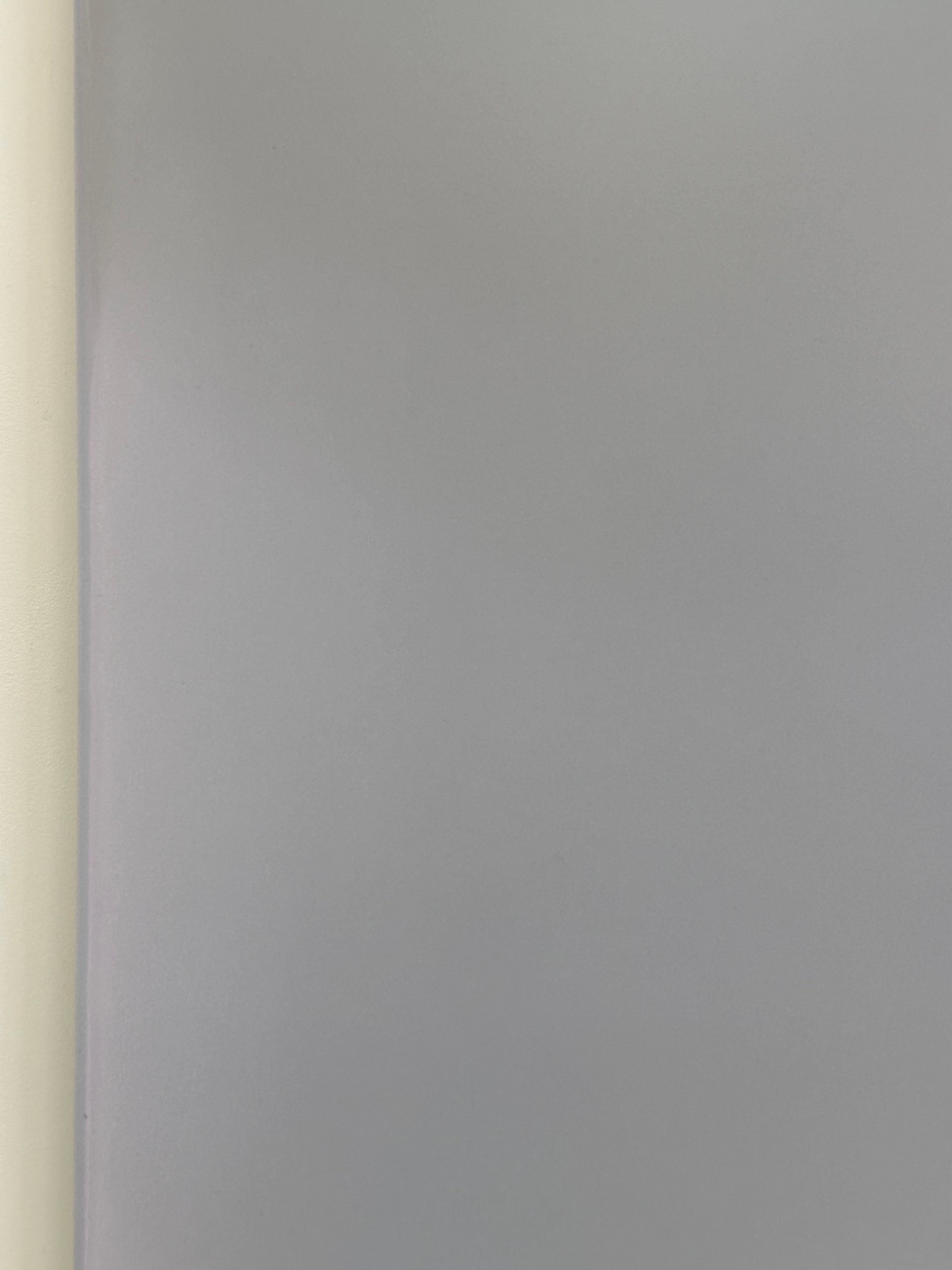 Outland 47 - Pittura astratta contemporanea versata Icy Blue Beige, 2024 in vendita 1