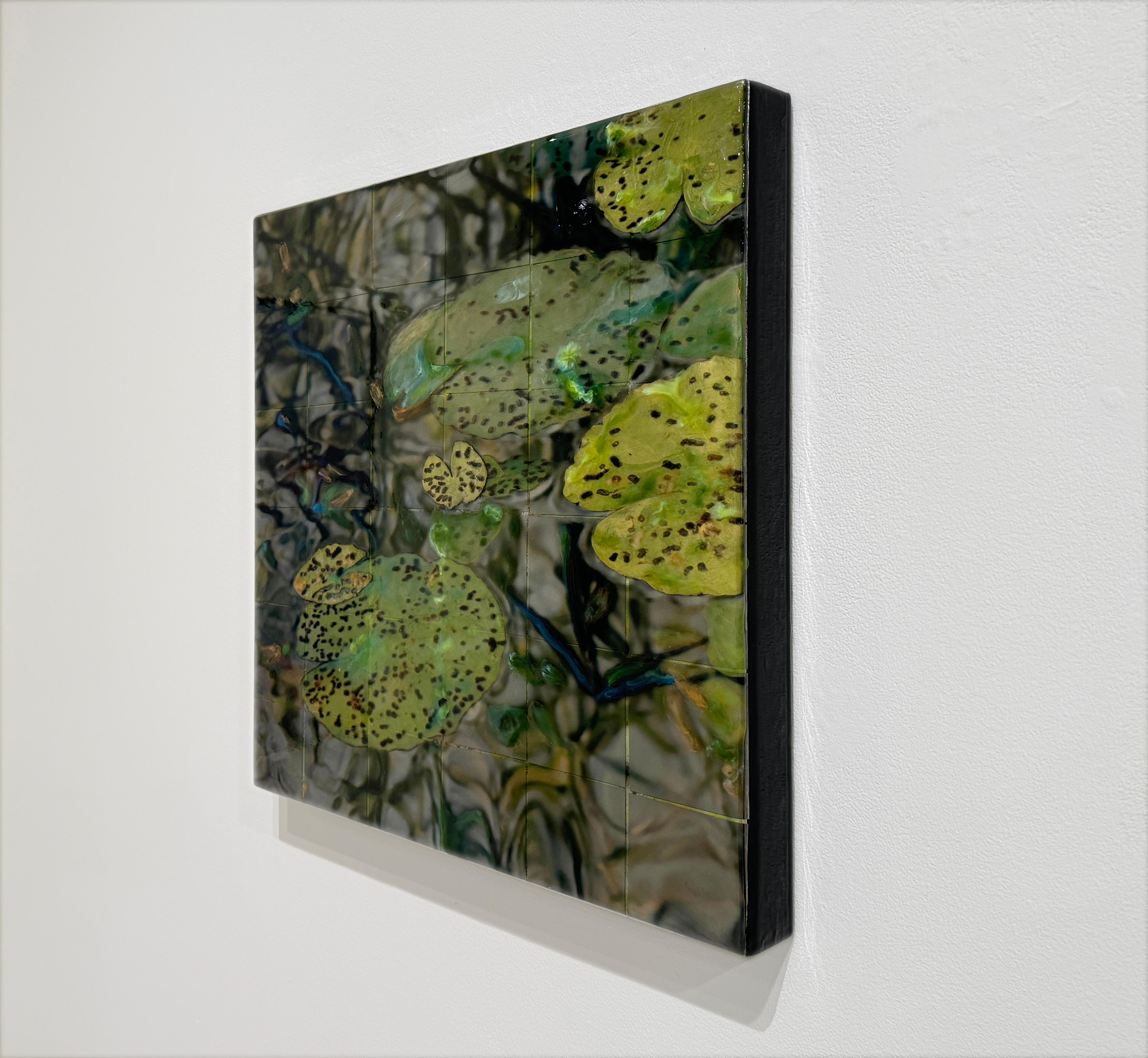 REFLECTINGS - Water lily / Resin / Watercolors / Mixed Media / Glass - Contemporary Painting by Susan Goldsmith