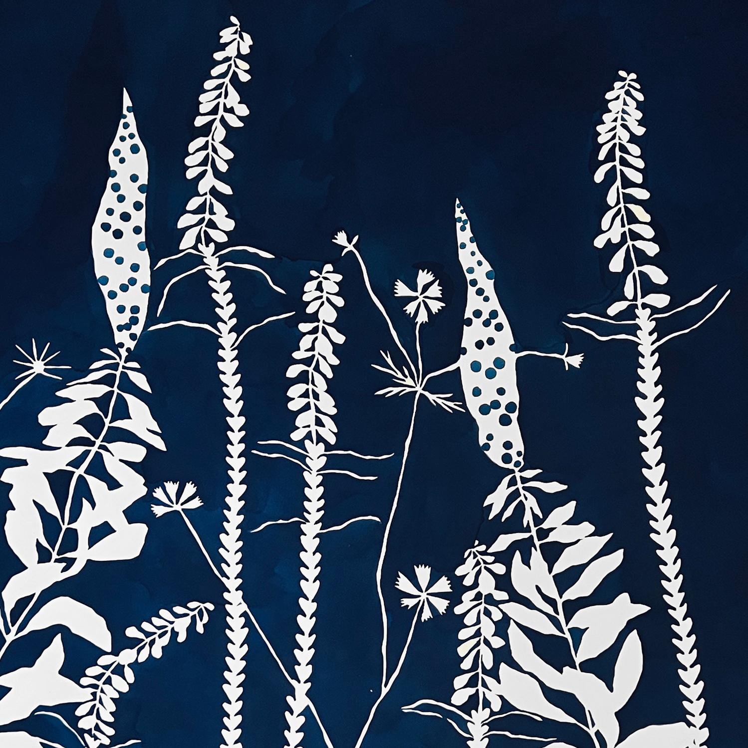 « Lapis Wildness », graphique, botanique, bicolore, bleu foncé, fleurs - Painting de Susan Hable