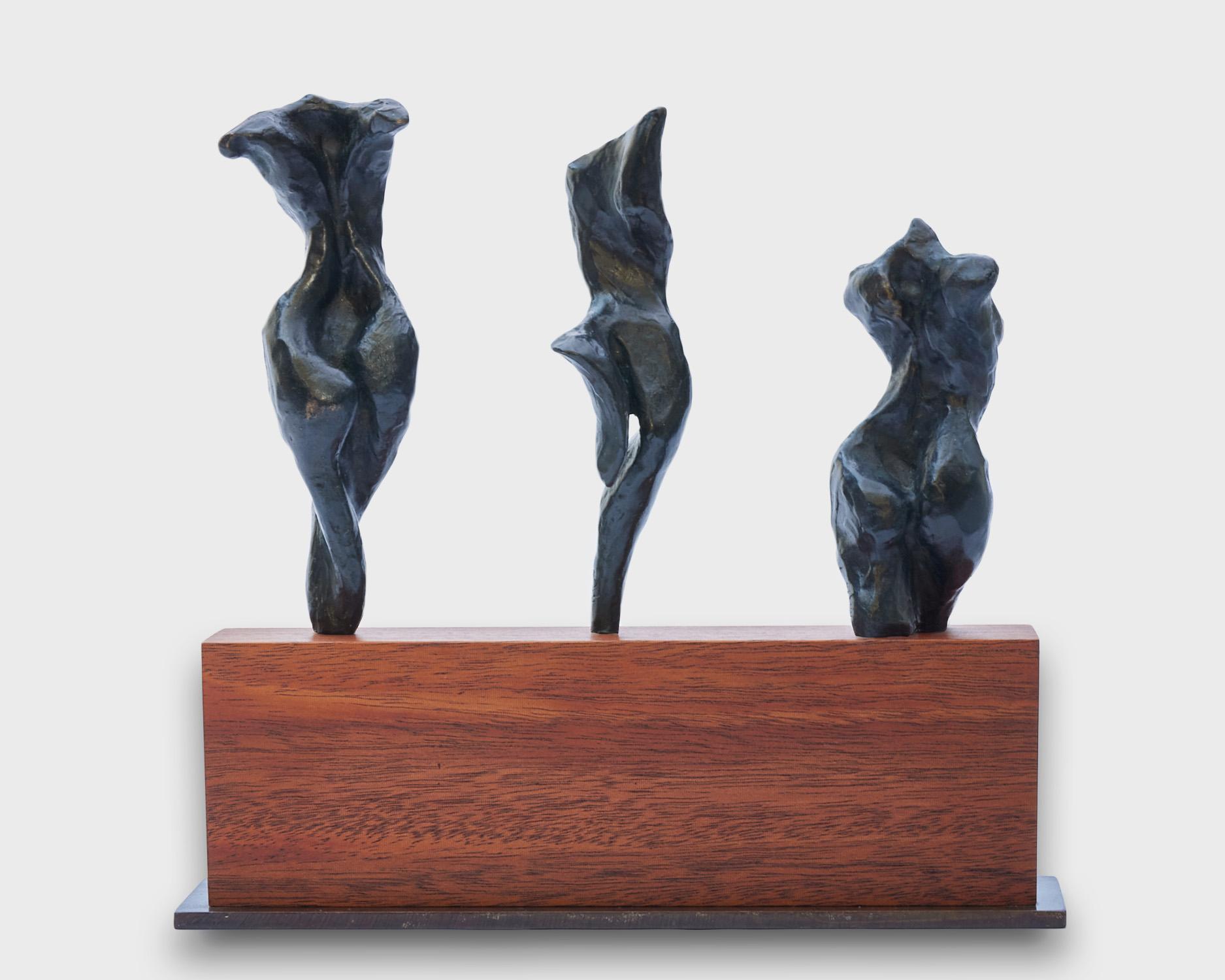 Sculpture figurative abstraite contemporaine, « 3 Torsos » - Gris Nude Sculpture par Susan Hawkins