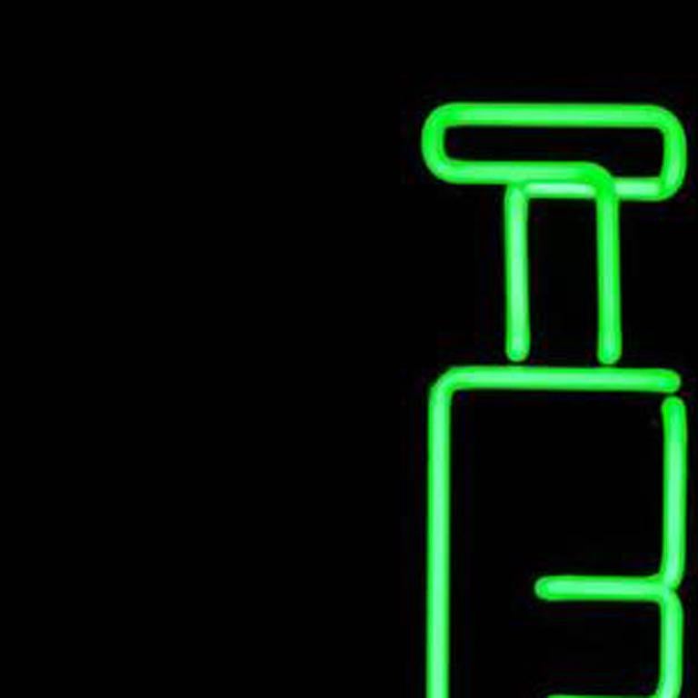 Neon Light Art, 
100 cm x 100 cm dimensions 
Attached to black painted wooden boards, or can be directly wall mounted with fixings provided. Comes with wiring and transformer plugs. Neon Green Syringe. 

Susie Summer Henderson, born in Scotland,