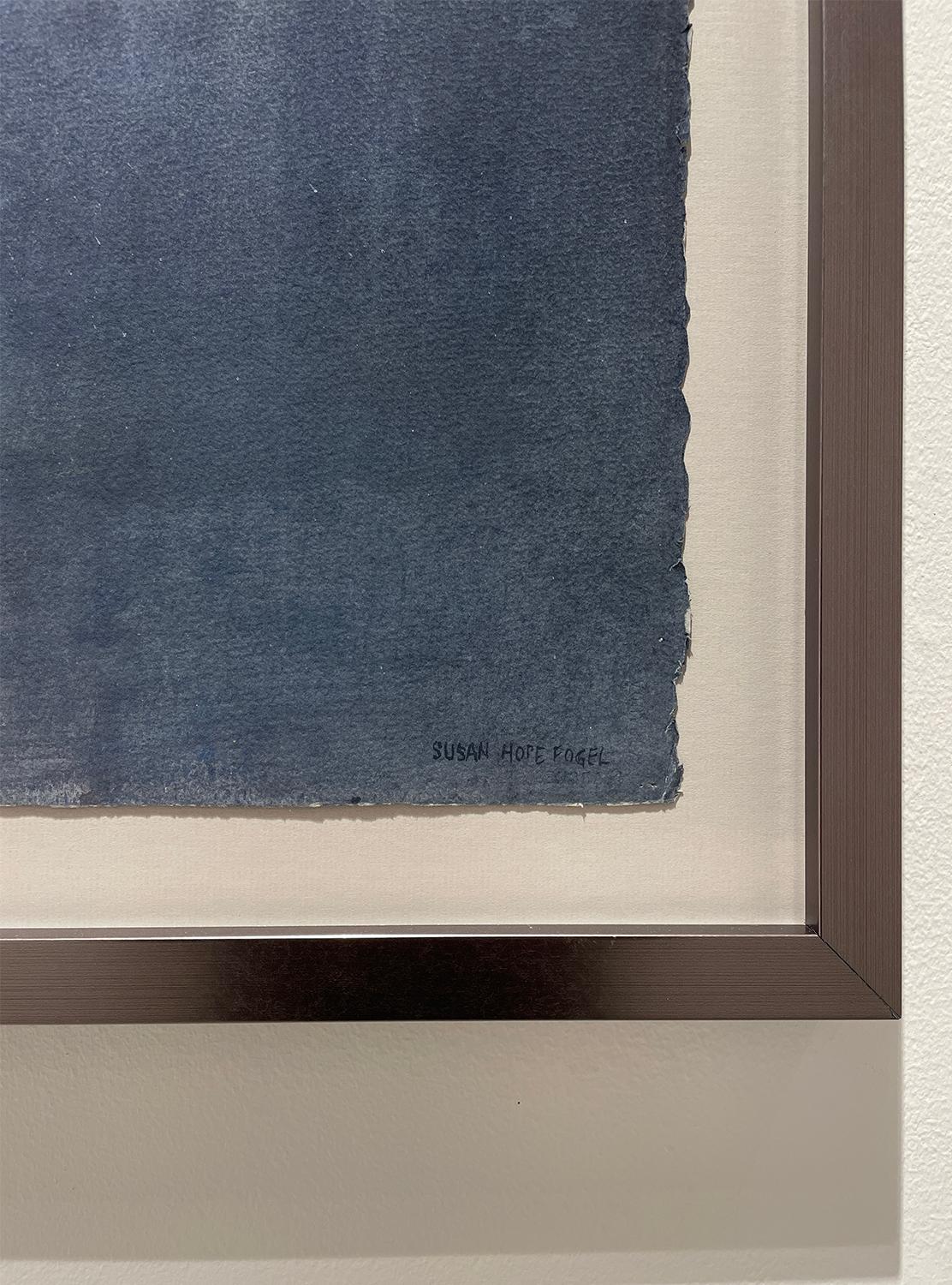 Abstraktes, figuratives Aquarell im tonalistischen Stil von Susan Hope Fogel
Aquarell auf schwerem Arches-Papier
30 x 44 Zoll, Diptychon aus zwei Blättern von je 30 x 22 Zoll 
35,5 x 50,75 x 2 Zoll in einem dunkel-silbernen Schattenbox-Rahmen mit
