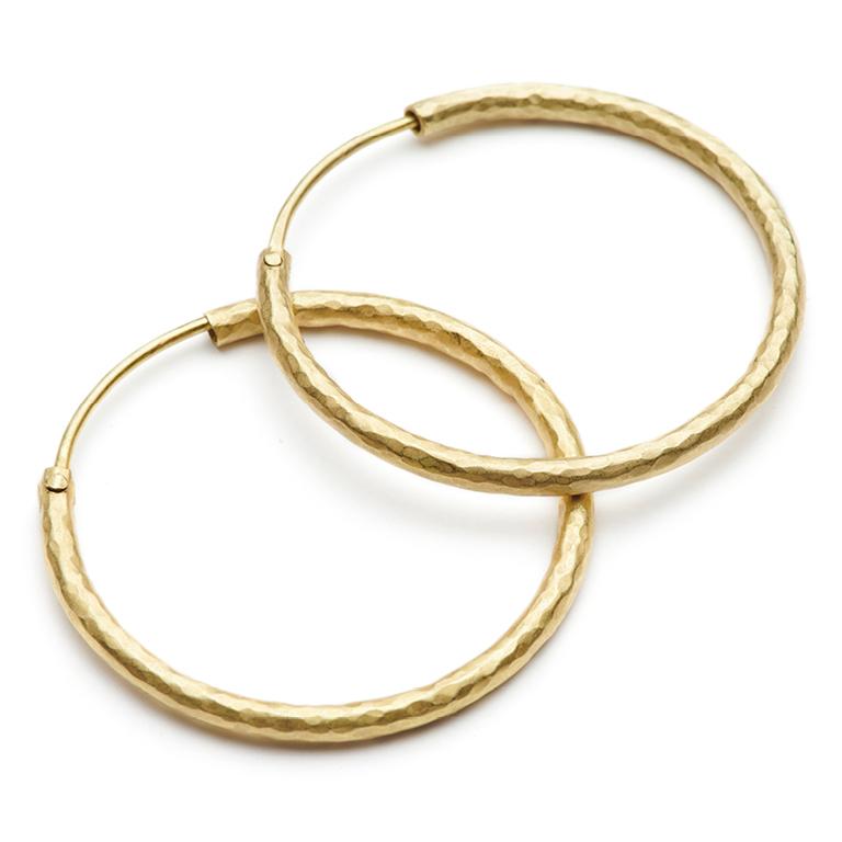 Simple yet so effective!! Hand hammered hoops in 20kt Gold. Available in three sizes … 25mm, 30mm and 35mm.