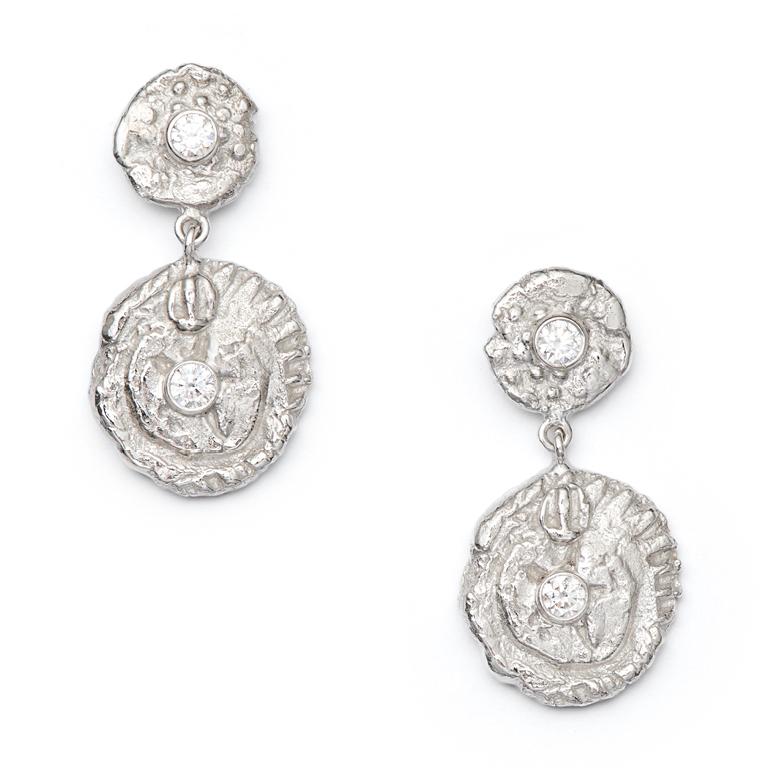 Susan’s exclusive “Seaquin” and “Sea Star” earrings set with round, brilliant-cut Diamonds, in 18kt White Gold.

Also available in 18kt Yellow Gold.
