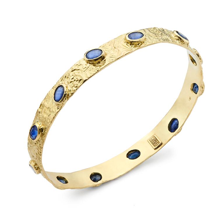 Our 18kt Gold Seascape Bangle, set with 6.97 carats of brilliant cut Blue Sapphires, is the perfect piece for any occasion. 

Also available with Diamonds, Pink Sapphires or Aquamarines.