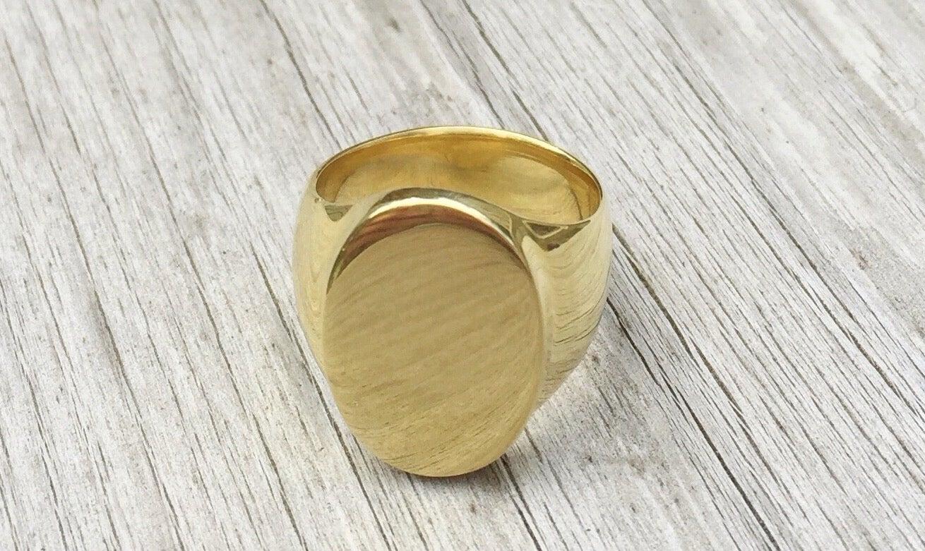 For Sale:  Susan Lister Locke The Scott Signet Ring in 18 Karat Gold 5