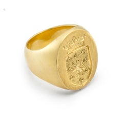 Susan Lister Locke the Tristram Signet Ring in 18kt Gold with Crest Engraving
