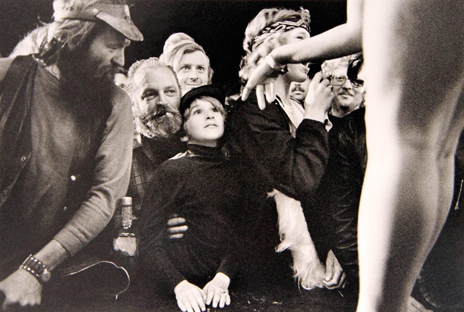 Susan Meiselas Portrait Photograph – Vor der Ausstellung, Turnbridge, Vermont