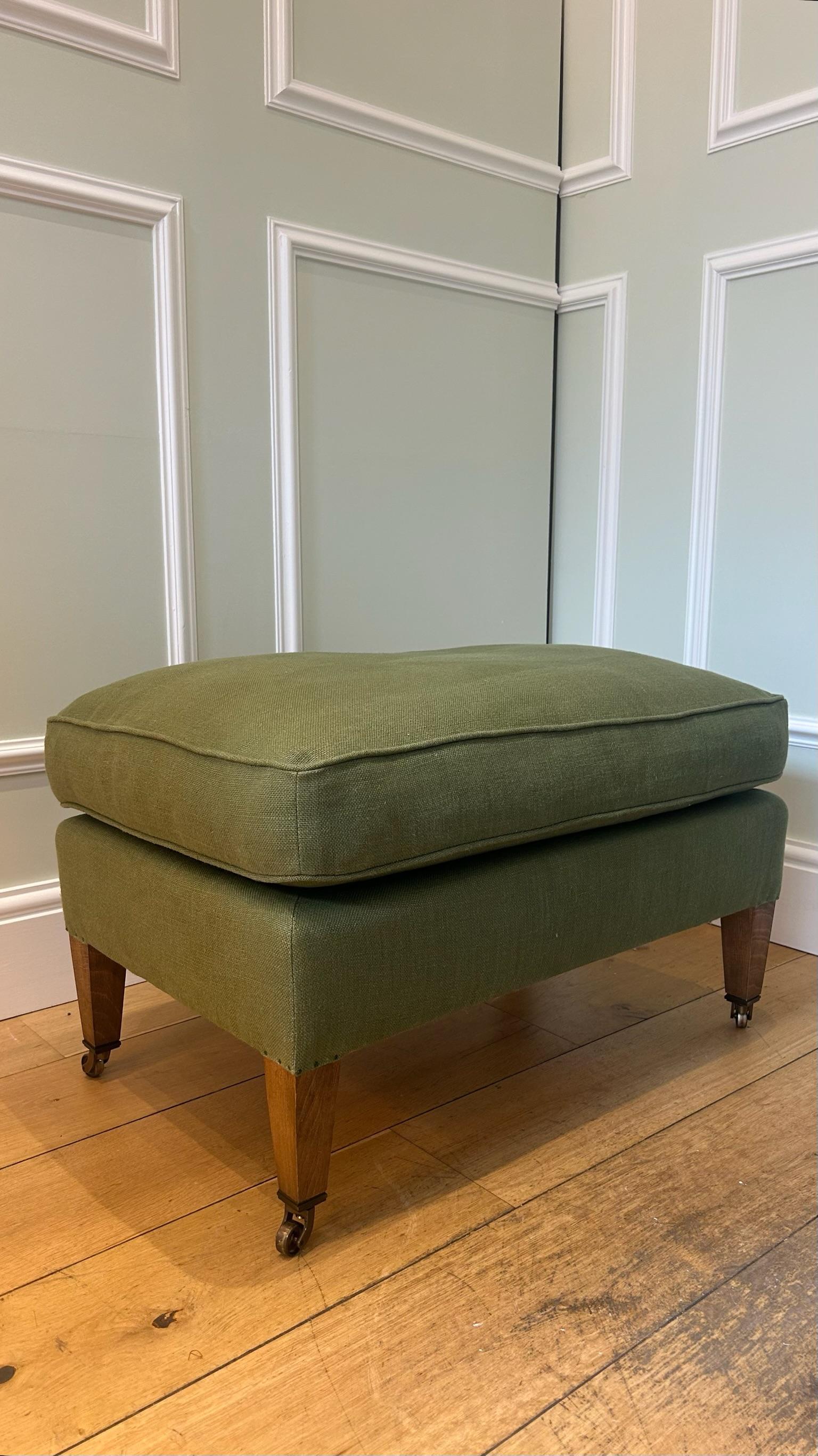 Susan Osbourne Gainsborough Footstool in Green Linen, Howard Style Regencia en venta